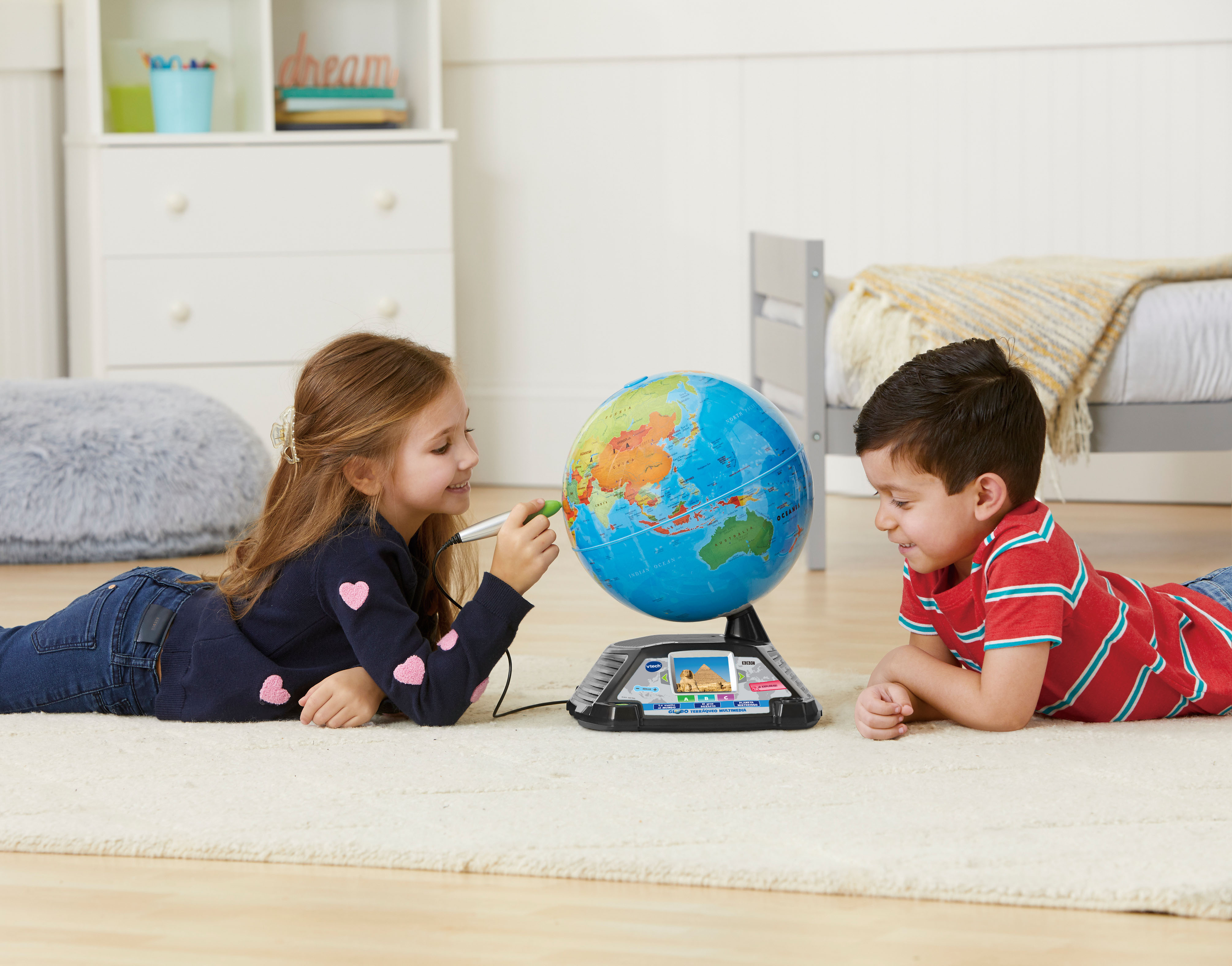 Globo terráqueo multimedia, Globo interactivo con pantalla y + 600 imágenes y vídeos de la BBC VTech 4