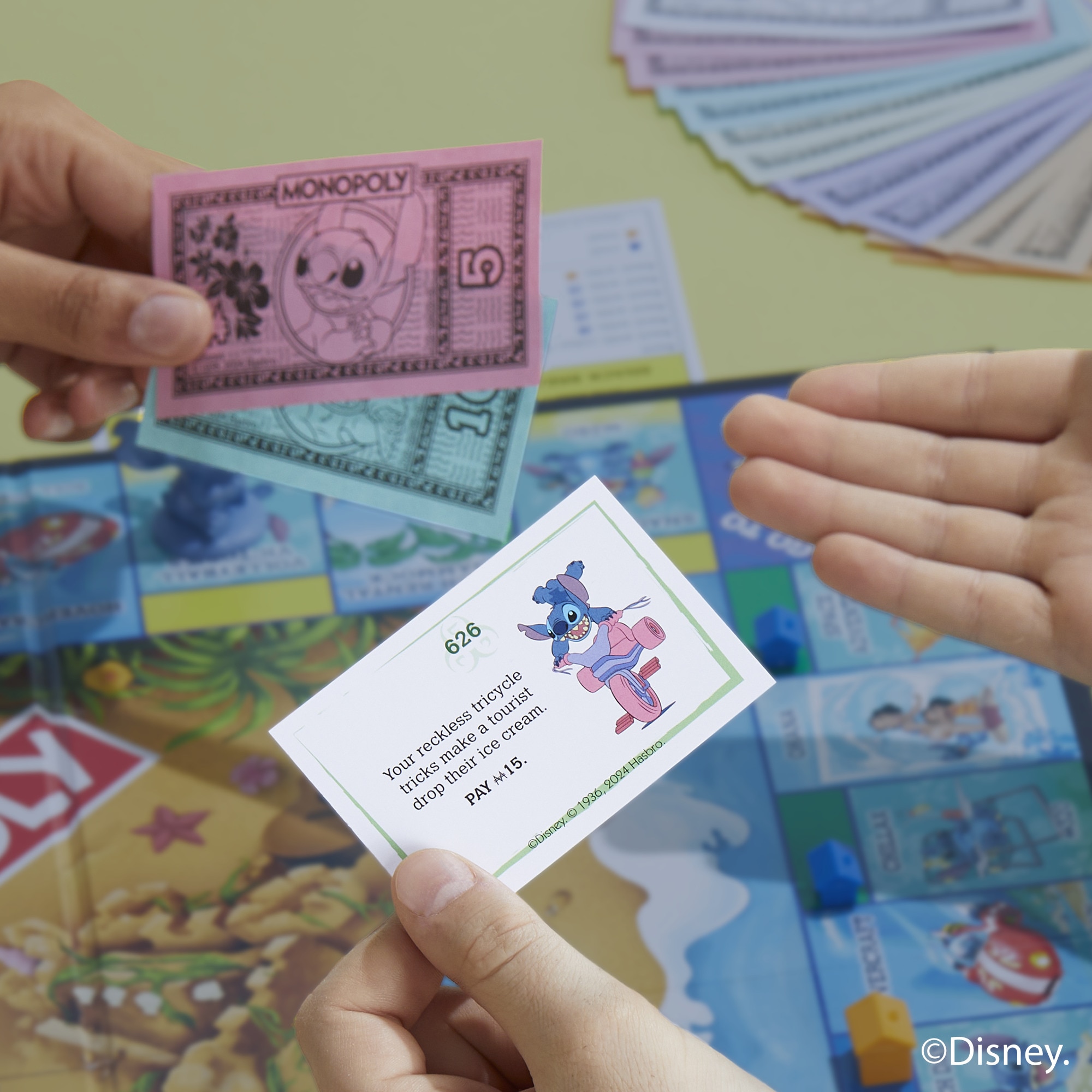 Juego de mesa Monopoly Edición Disney Stitch Hasbro 11