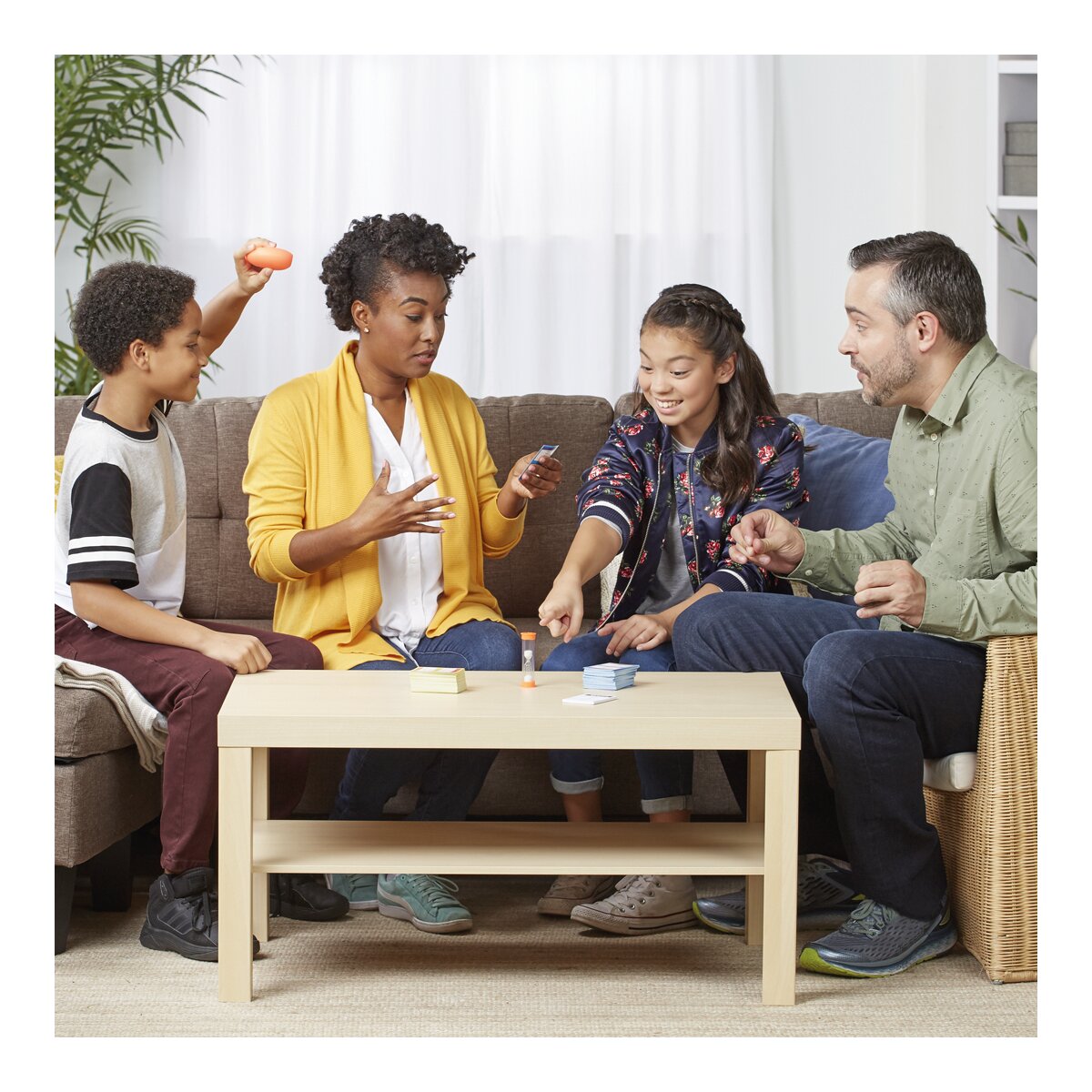 Juego de mesa Tabu Taboo familia Hasbro Gaming 6