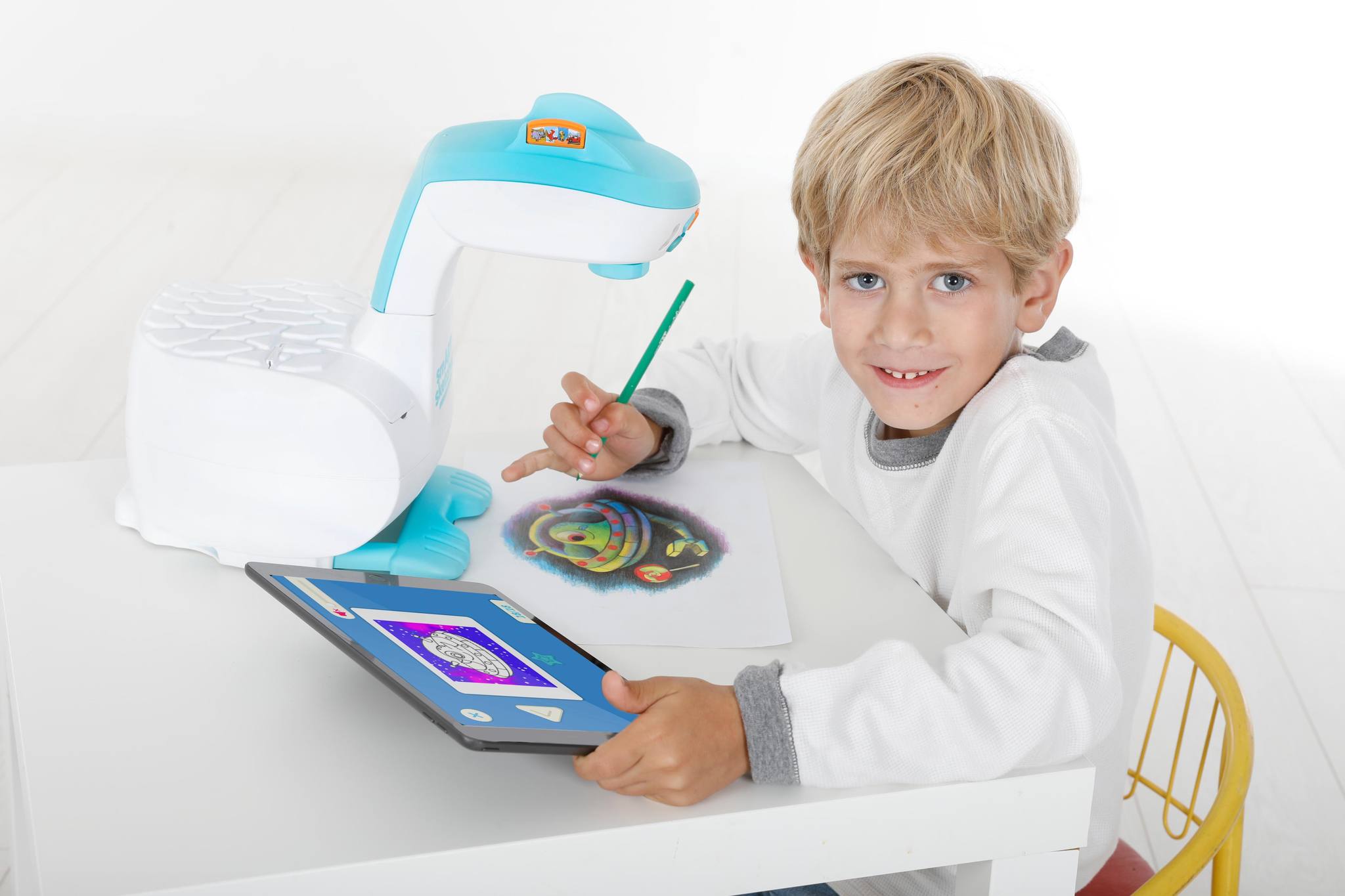 Juguete educativo y artístico Proyector Smart Sketcher 2.0 FAMOSA 2
