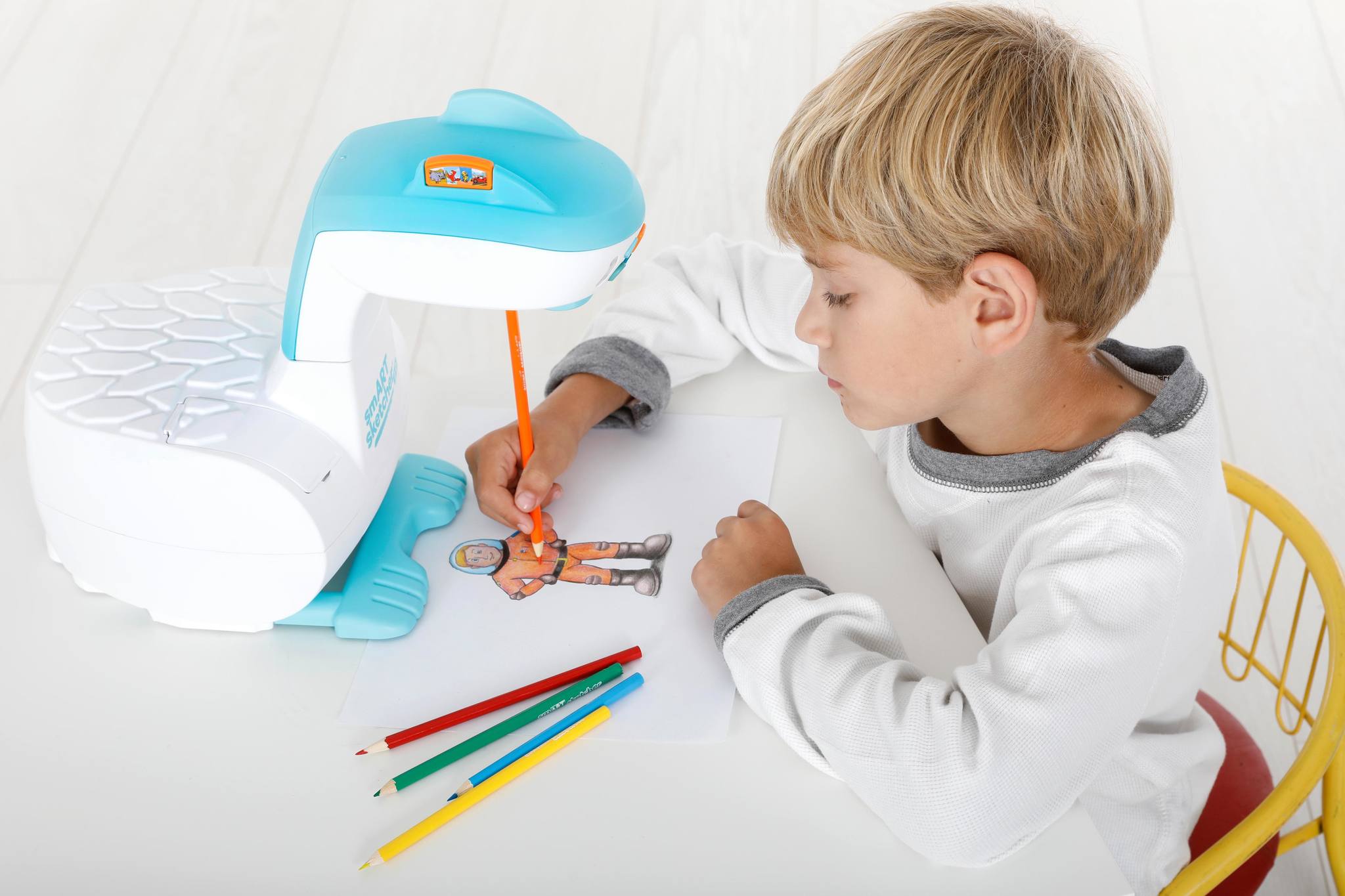 Juguete educativo y artístico Proyector Smart Sketcher 2.0 FAMOSA 3