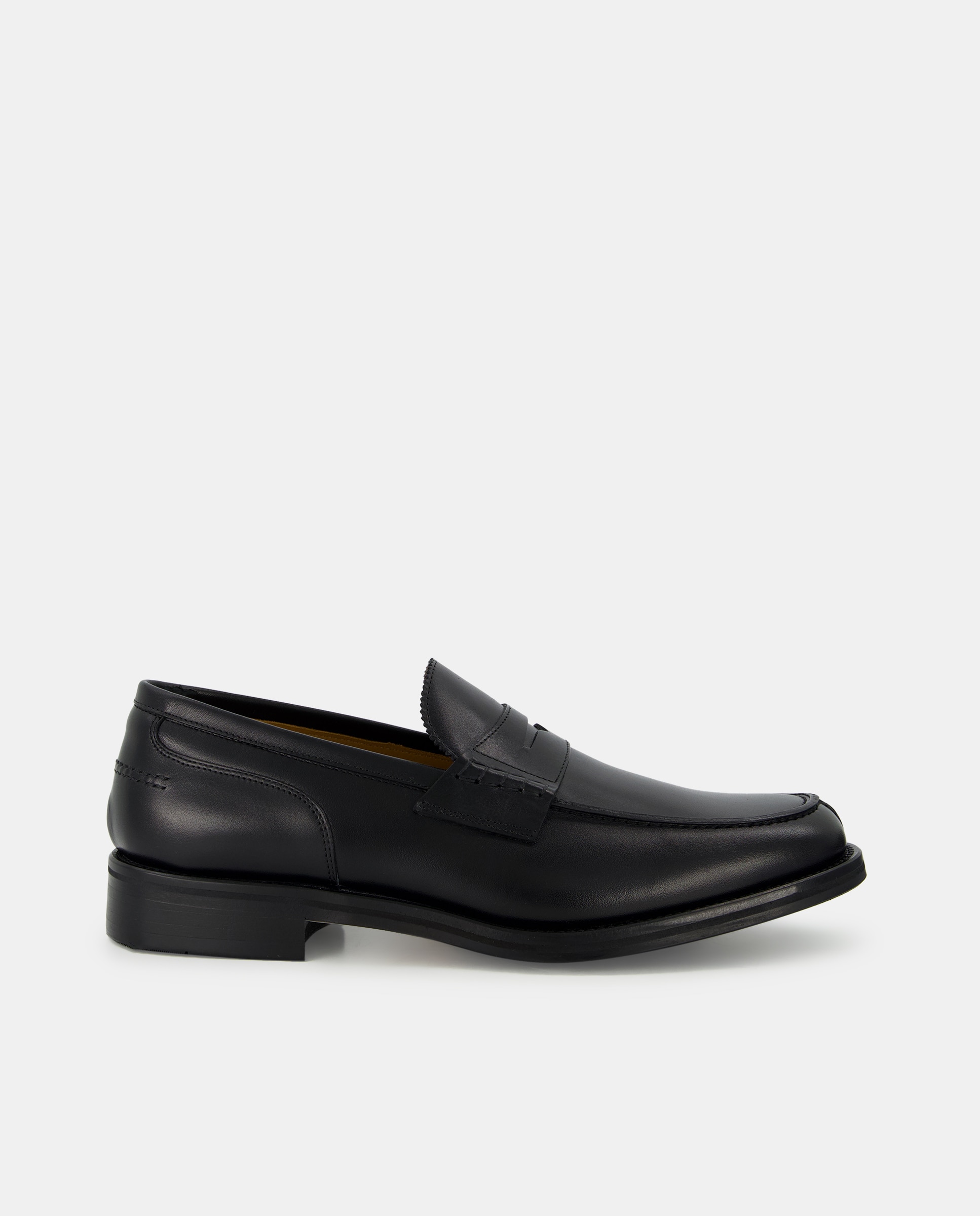 Mocassins em Pele com Travessão Preto-1