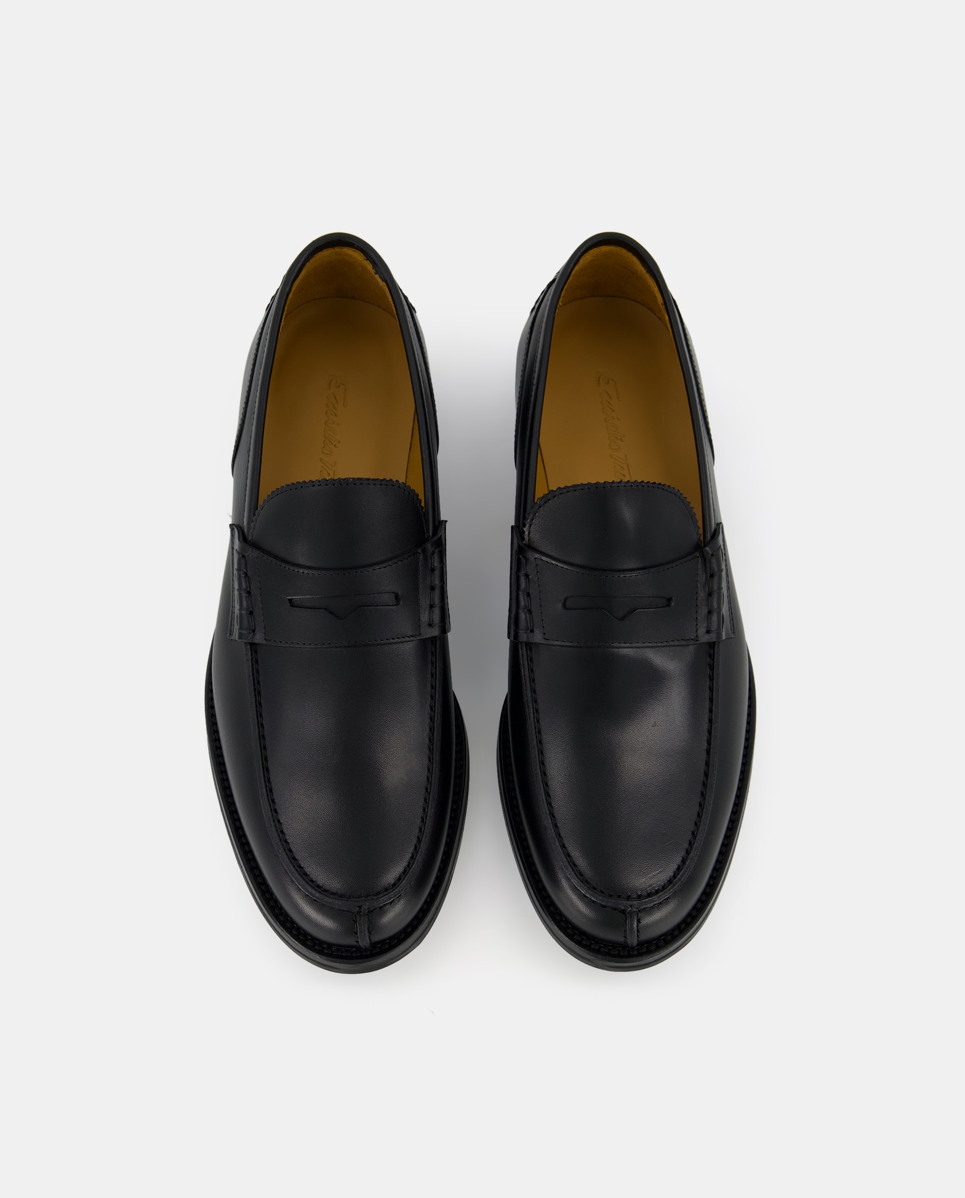 Mocassins em Pele com Travessão Preto-4