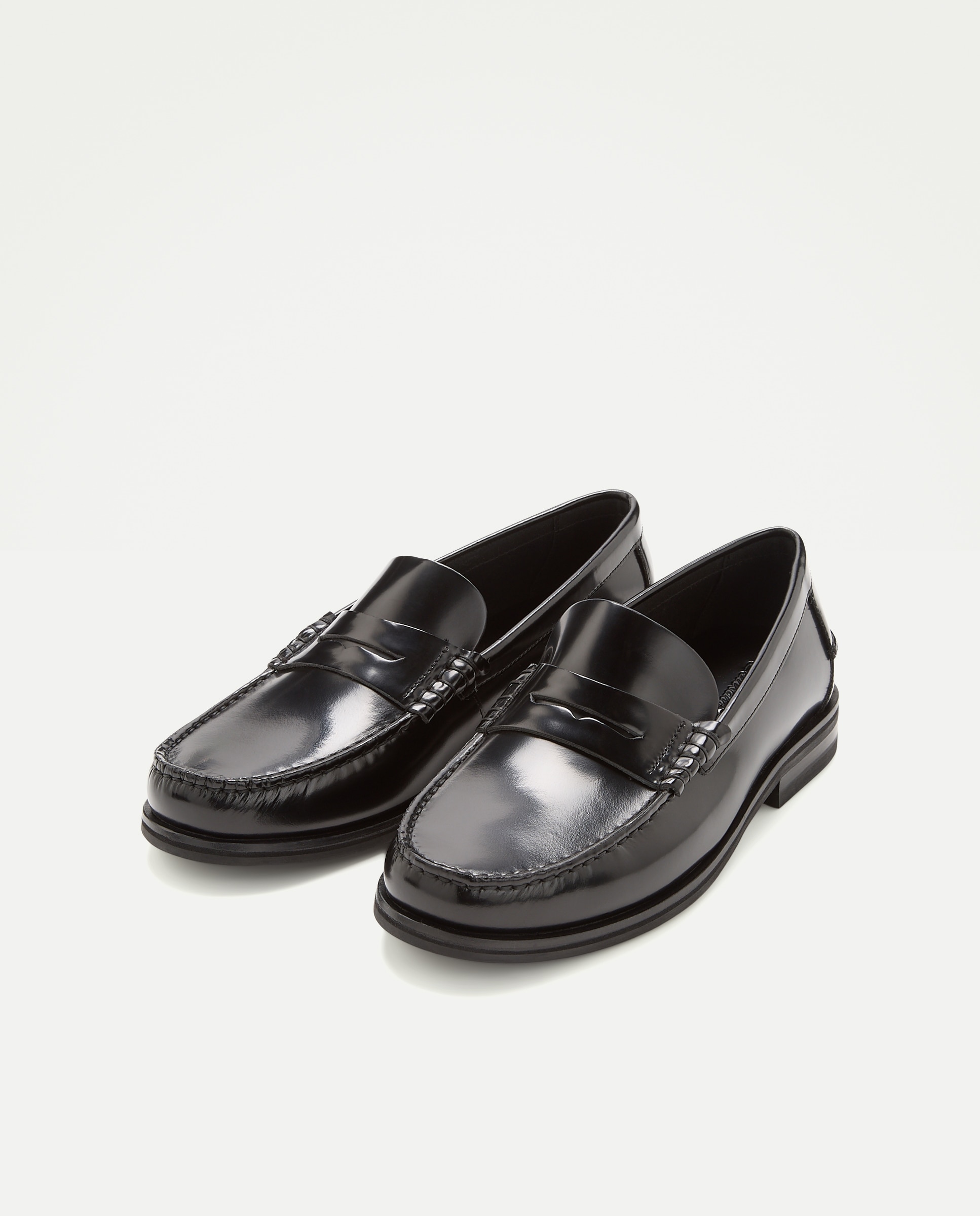Mocassins com Detalhe de Travessão Preto-2