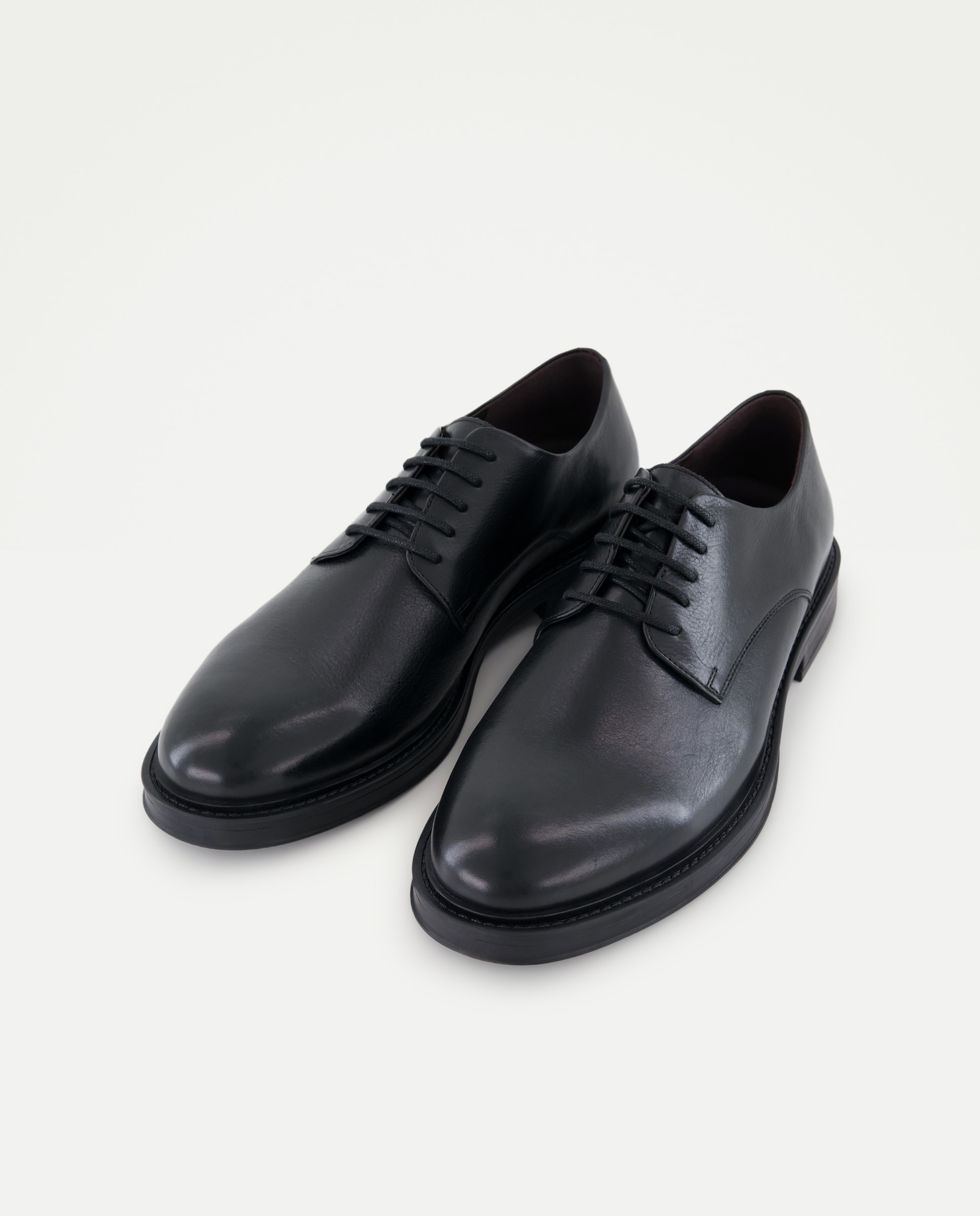 Sapatos em Pele Lisa com Atacadores Preto-2
