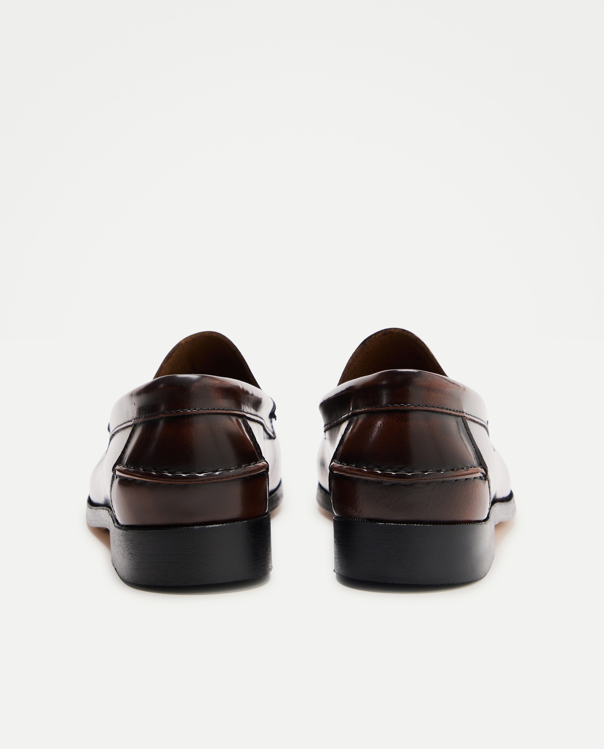 Mocassins com Borlas Florentik Castanho-3