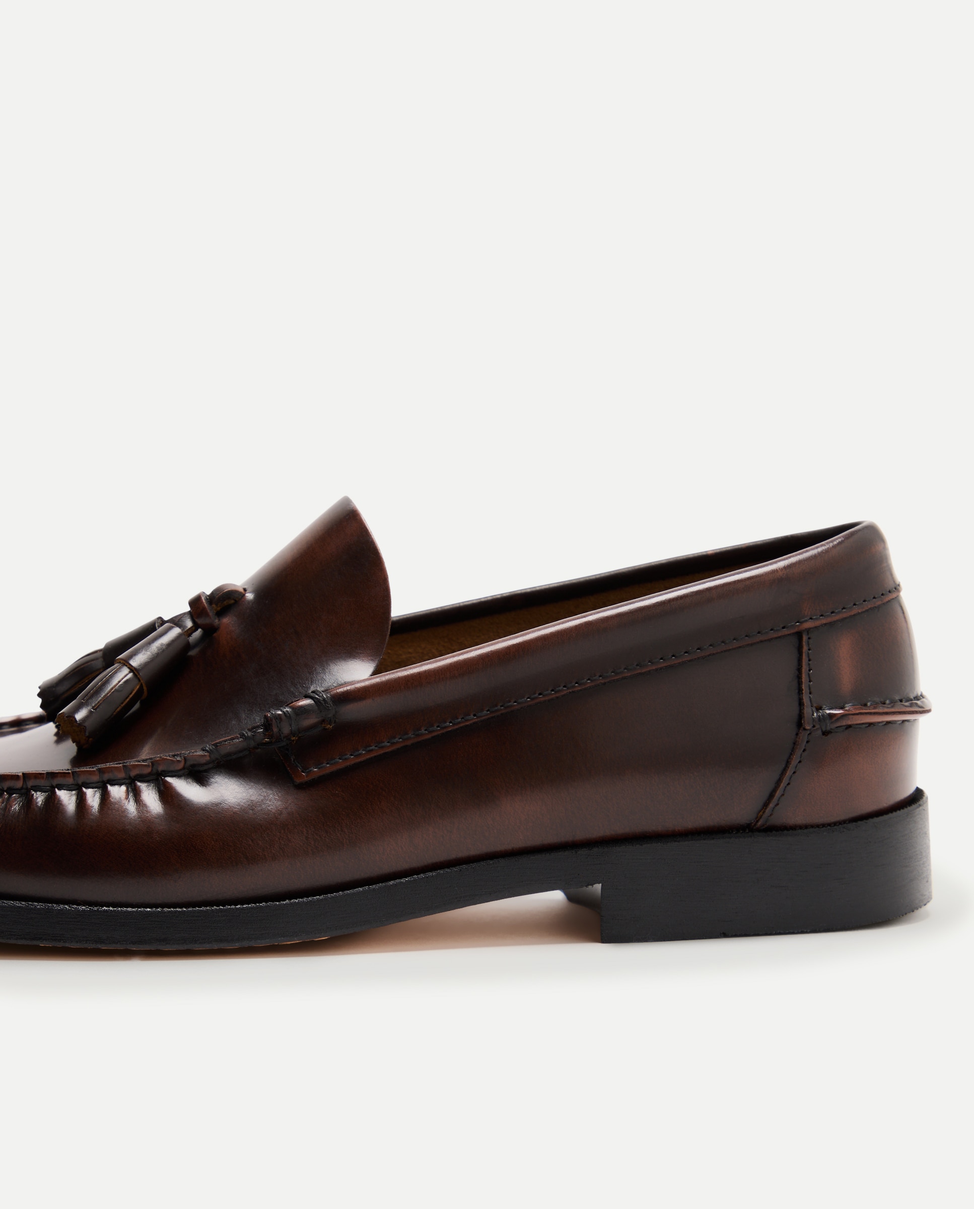 Mocassins com Borlas Florentik Castanho-5