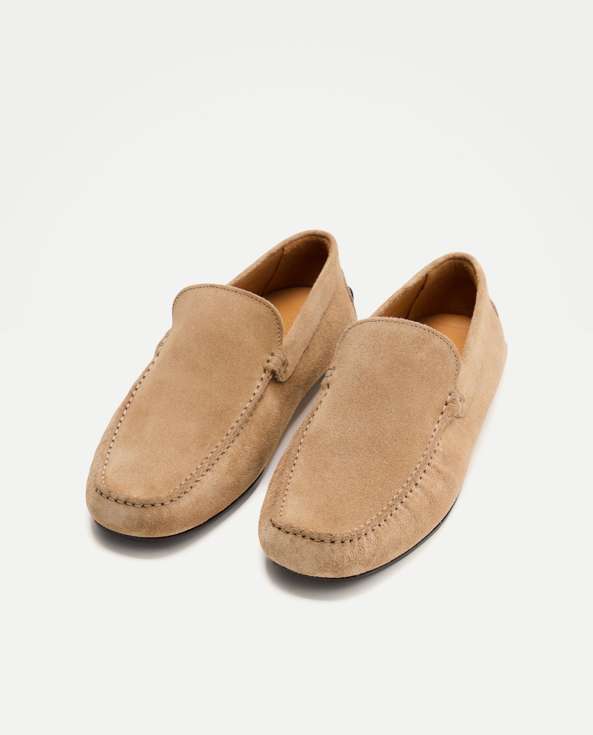 Mocassins em Camurça com Sola de Borracha Bege-2