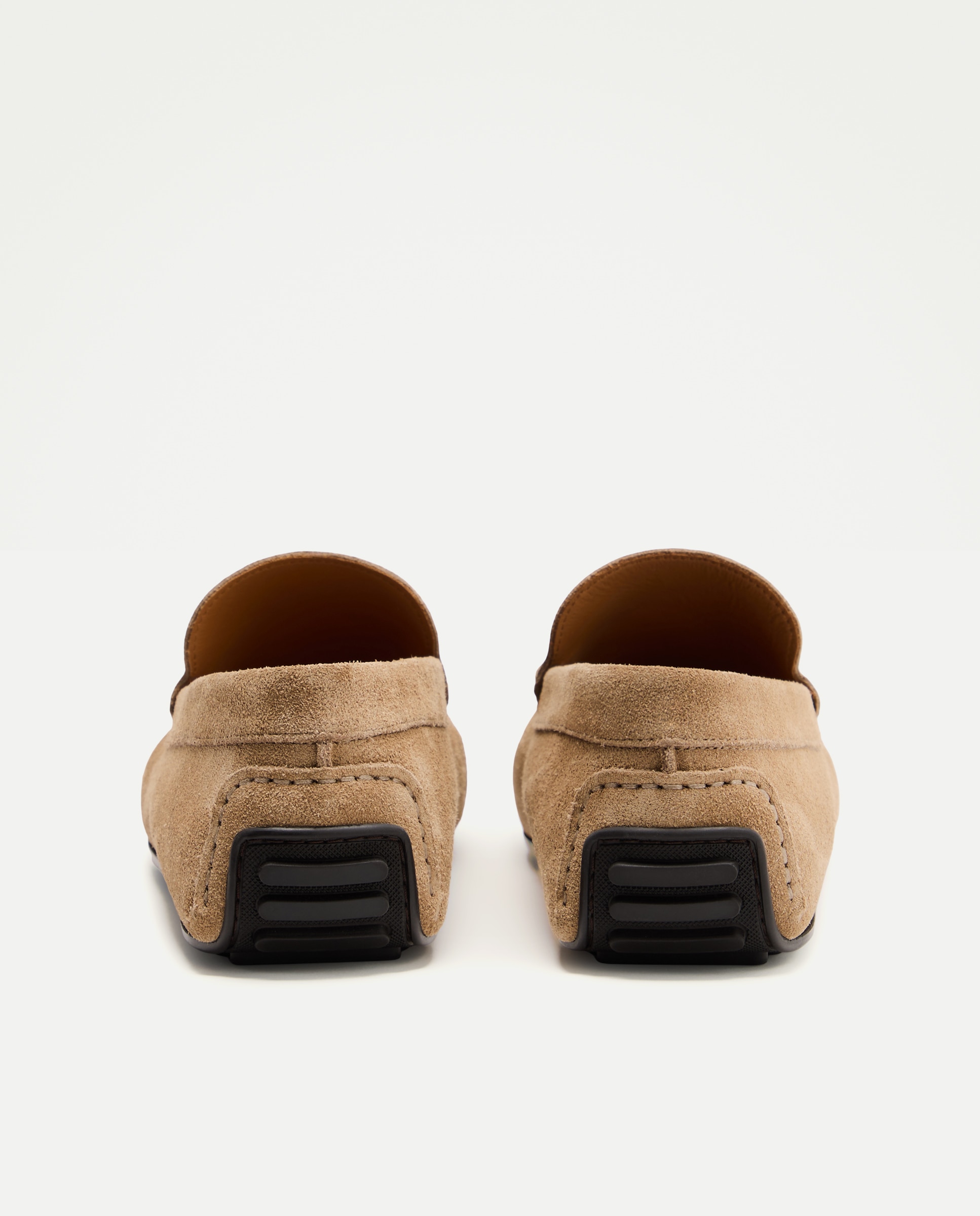 Mocassins em Camurça com Sola de Borracha Bege-3