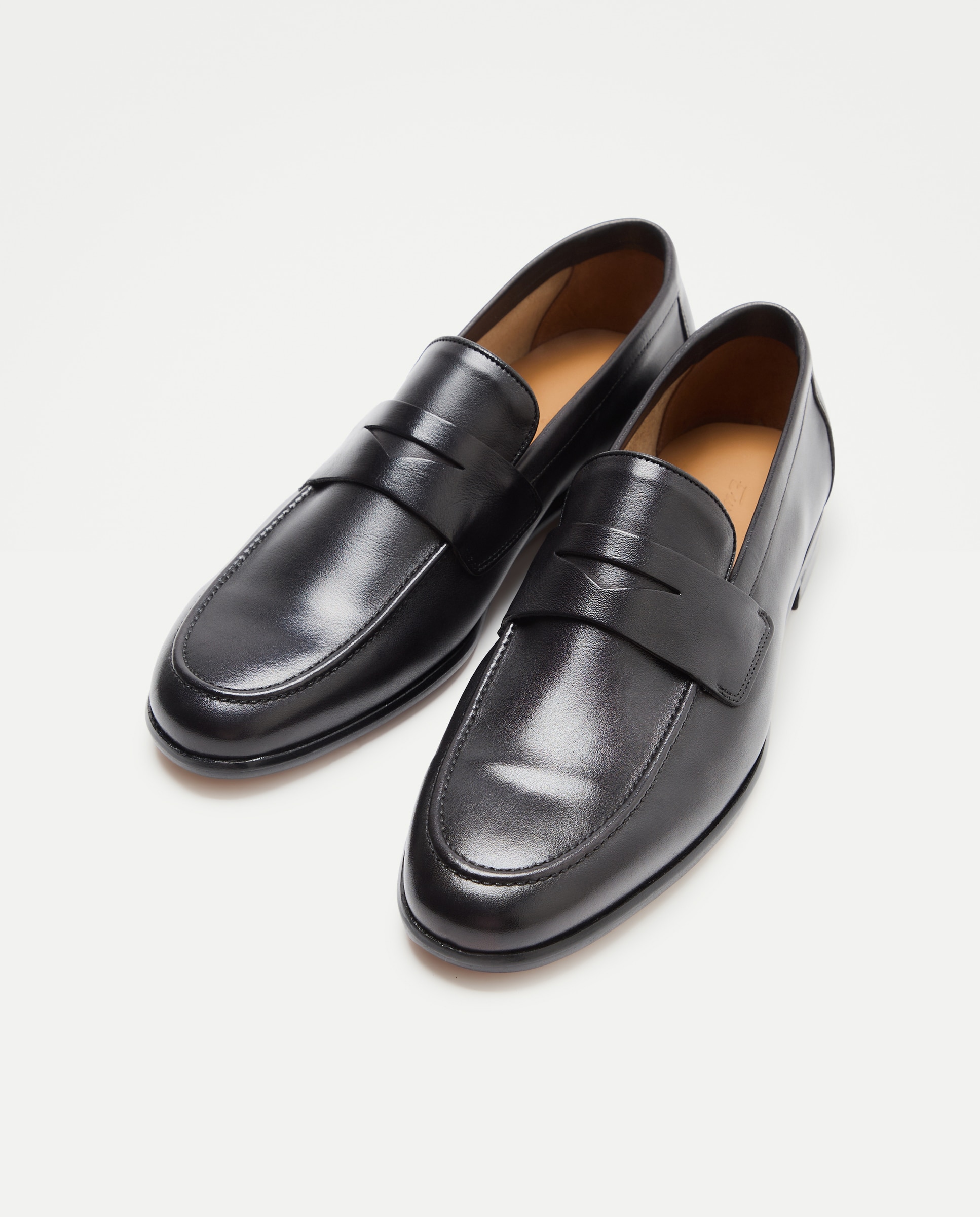 Mocassins em Pele com Sola de Couro Preto-2