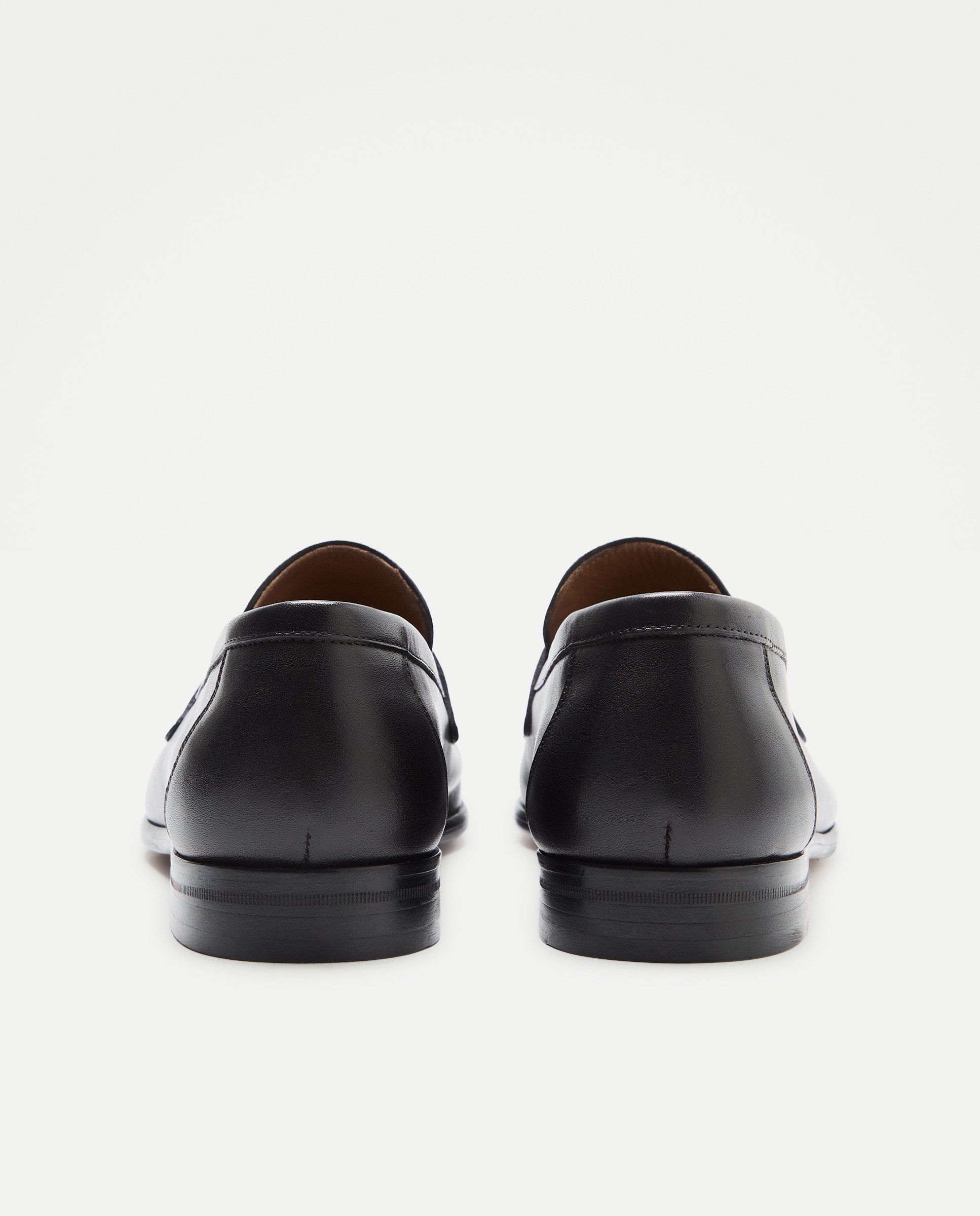 Mocassins em Pele com Sola de Couro Preto-3