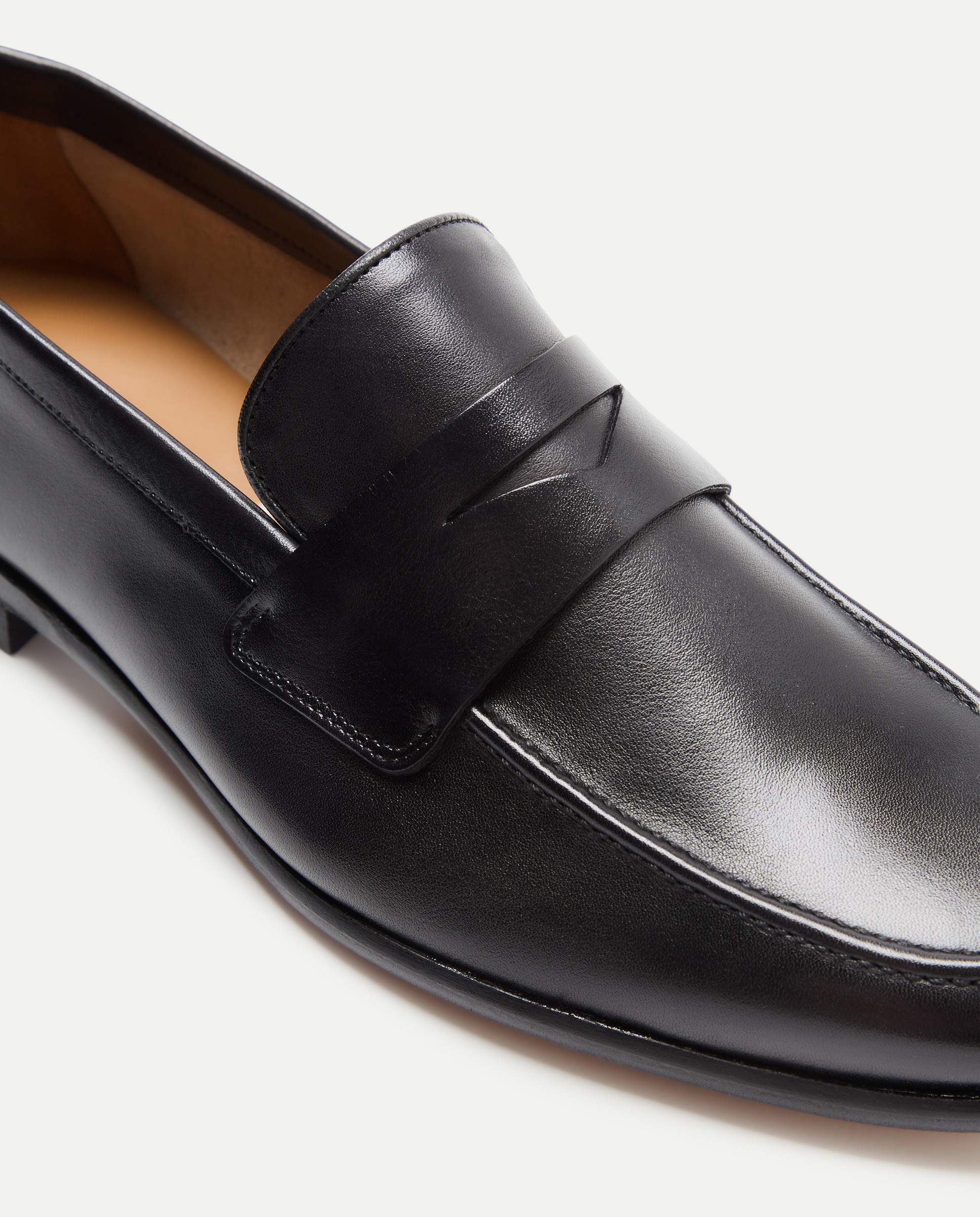 Mocassins em Pele com Sola de Couro Preto-5