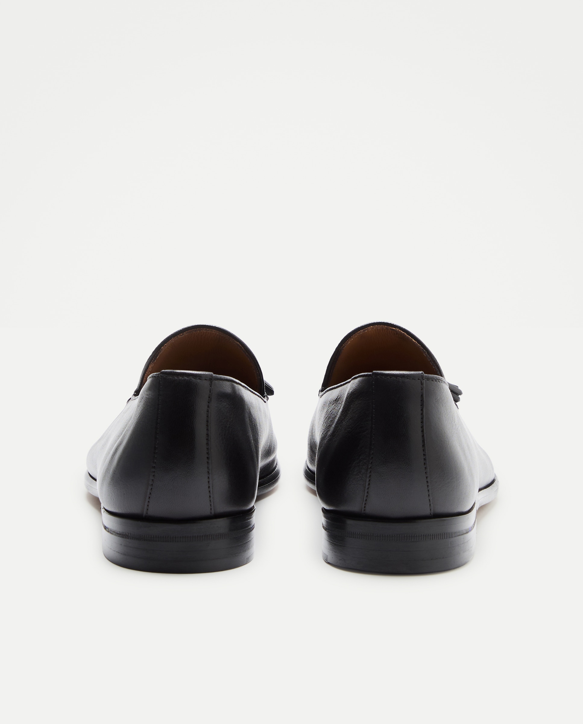 Mocassins em Pele com Sola de Couro Preto-3