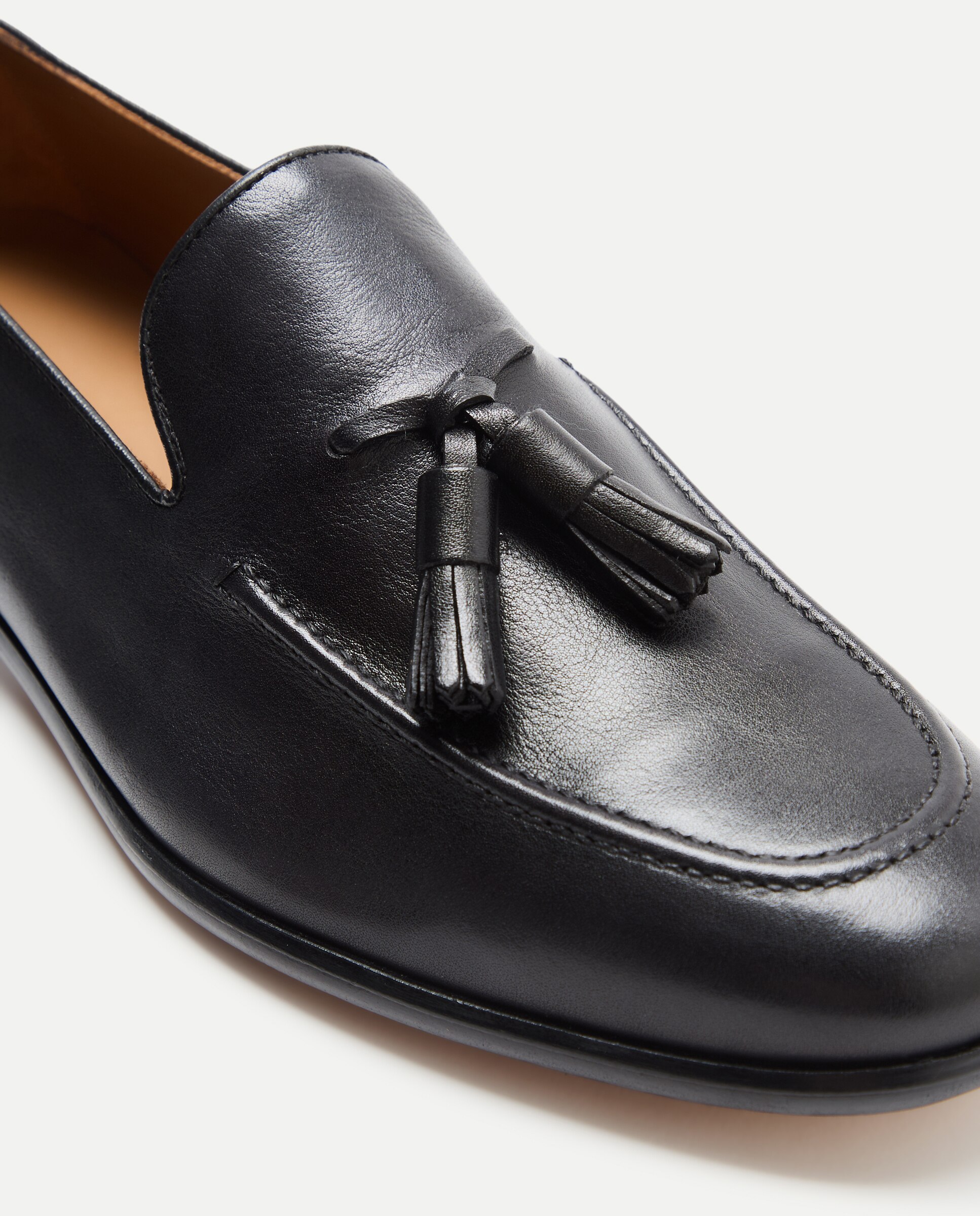 Mocassins em Pele com Sola de Couro Preto-5