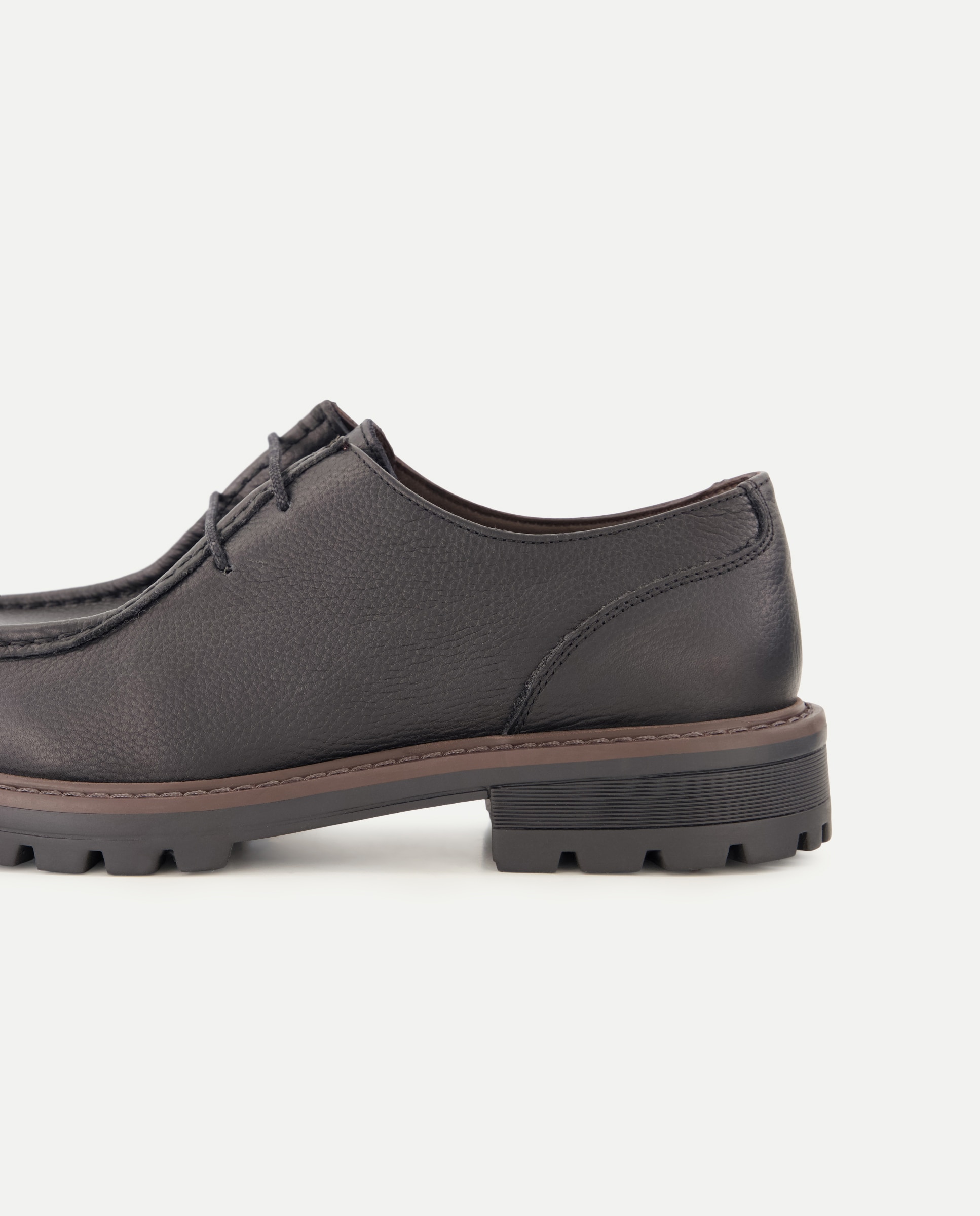 Sapatos de Atacadores Wallabee em Pele Gravada Preto-5