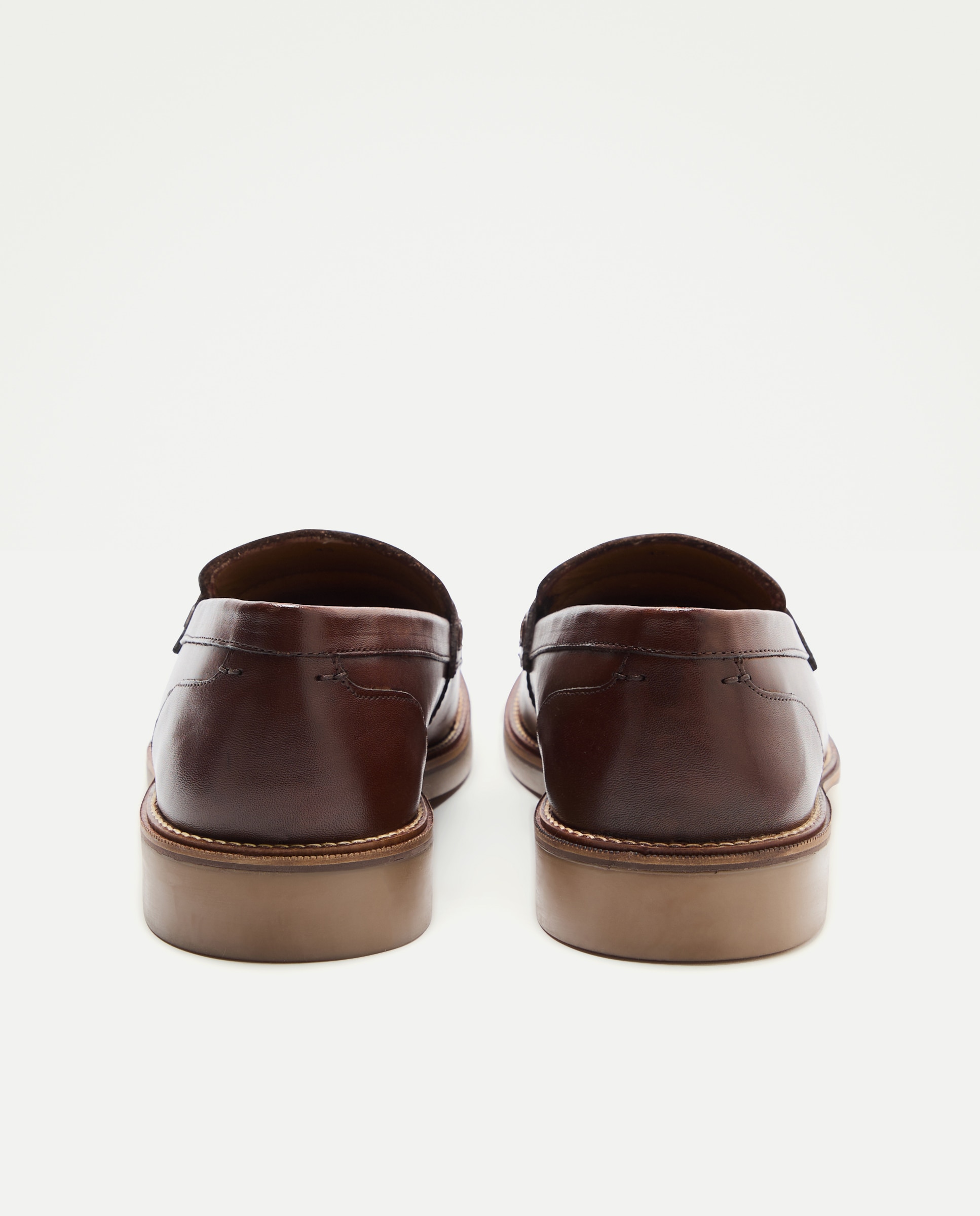 Mocassins com Travessão e Sola de Borracha Torrado-3