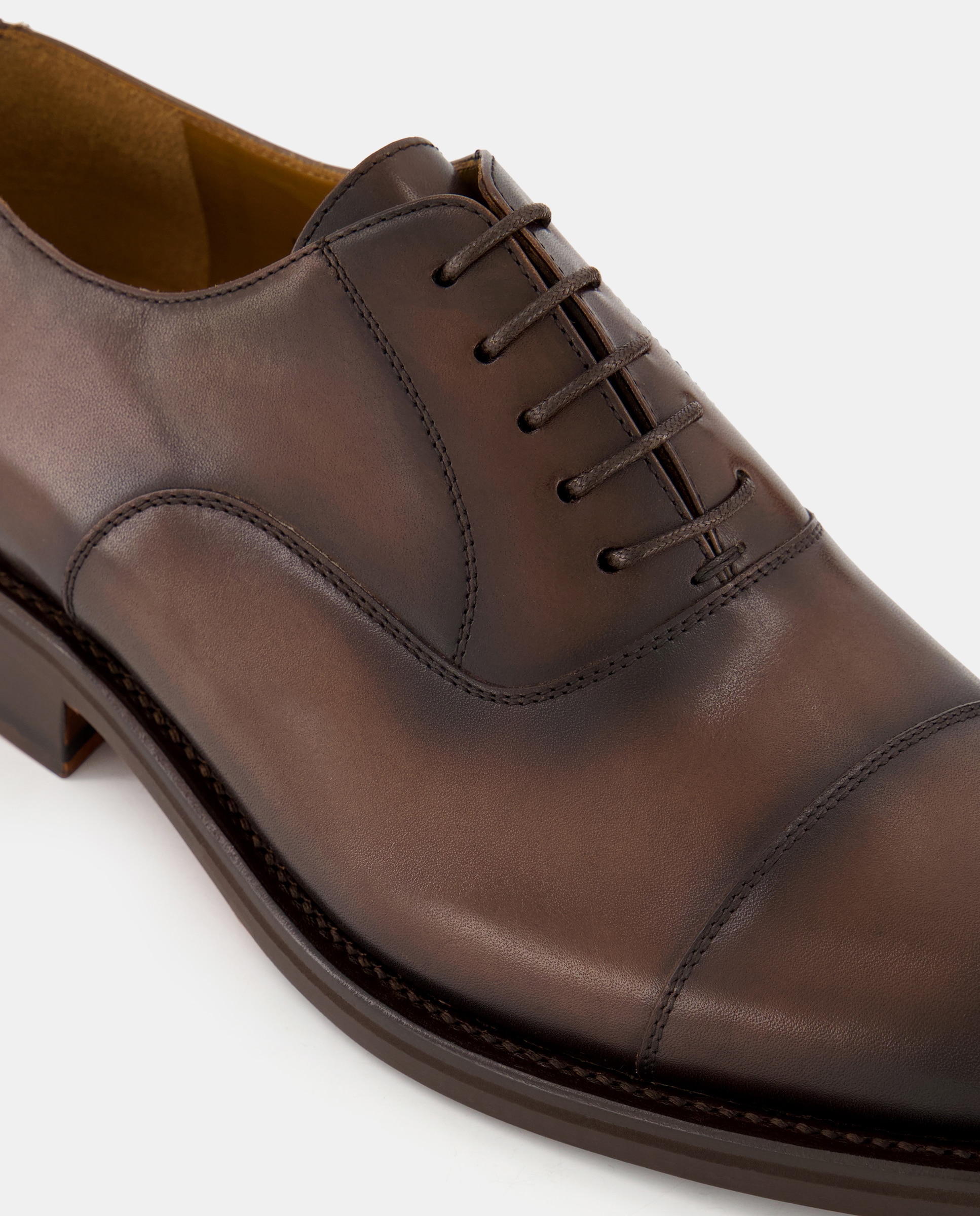 Sapatos de Atacadores de Pala Direita em Pele de Construção Goodyear Castanho-escuro-5