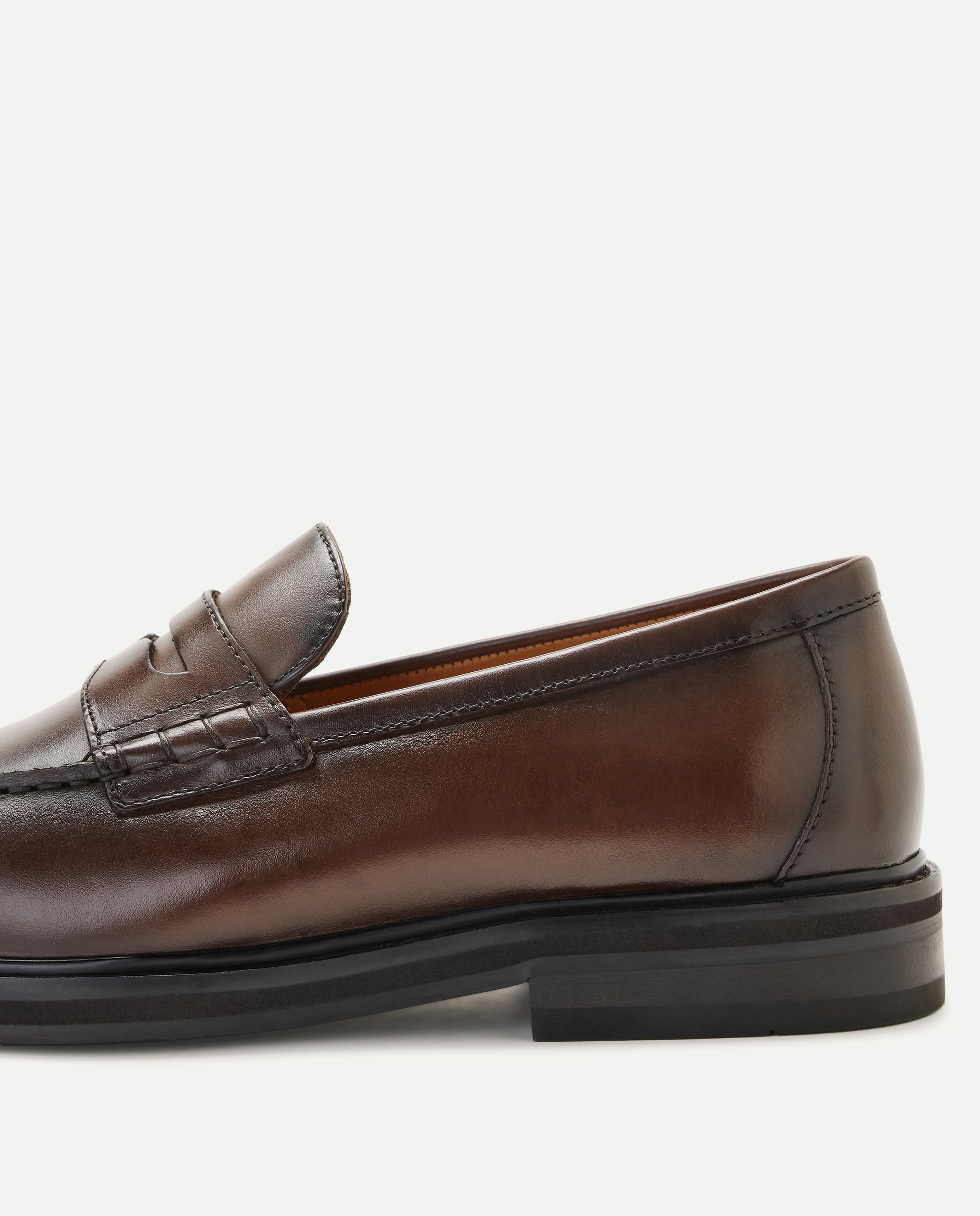 Mocassins em Pele Lisa com Travessão Castanho-5