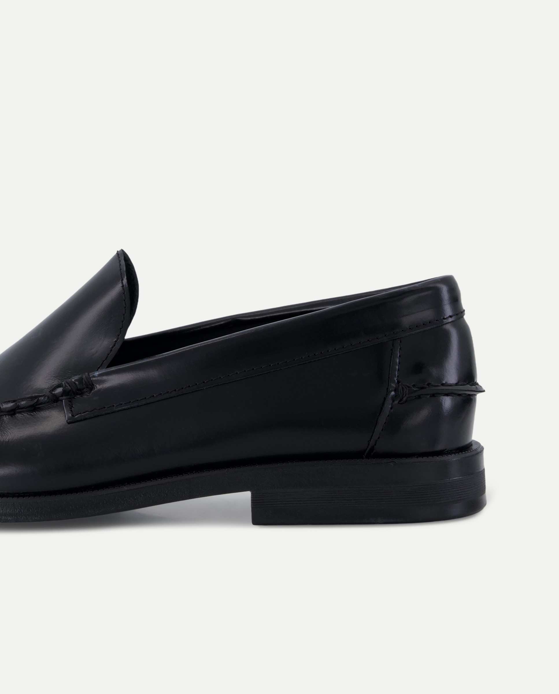 Mocassins com Sola de Borracha Preto-5