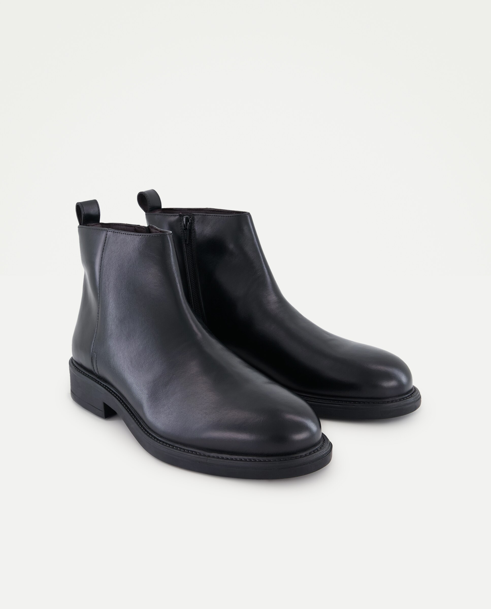 Botas Lisas em Pele com Fecho de Correr Preto-2