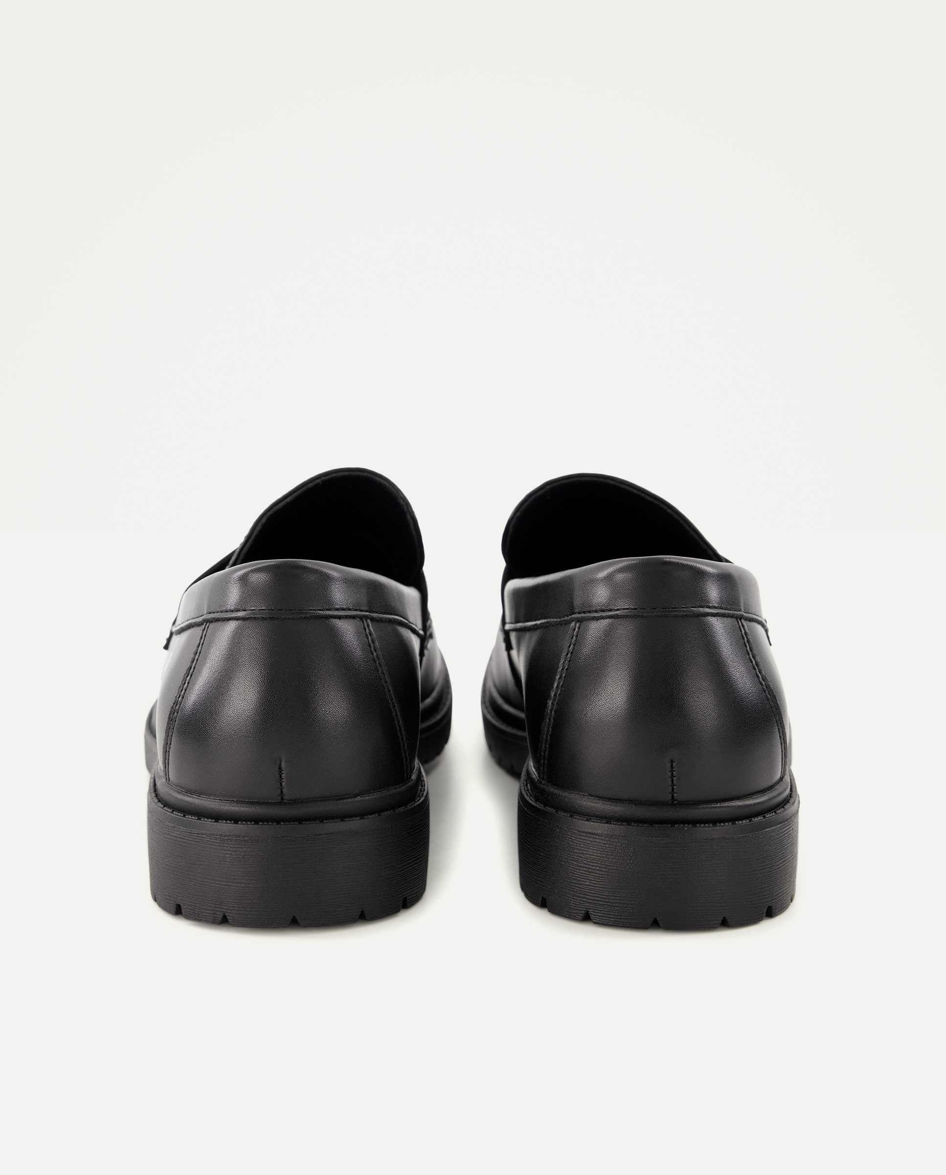 Mocassins com Detalhe de Travessão Preto-3