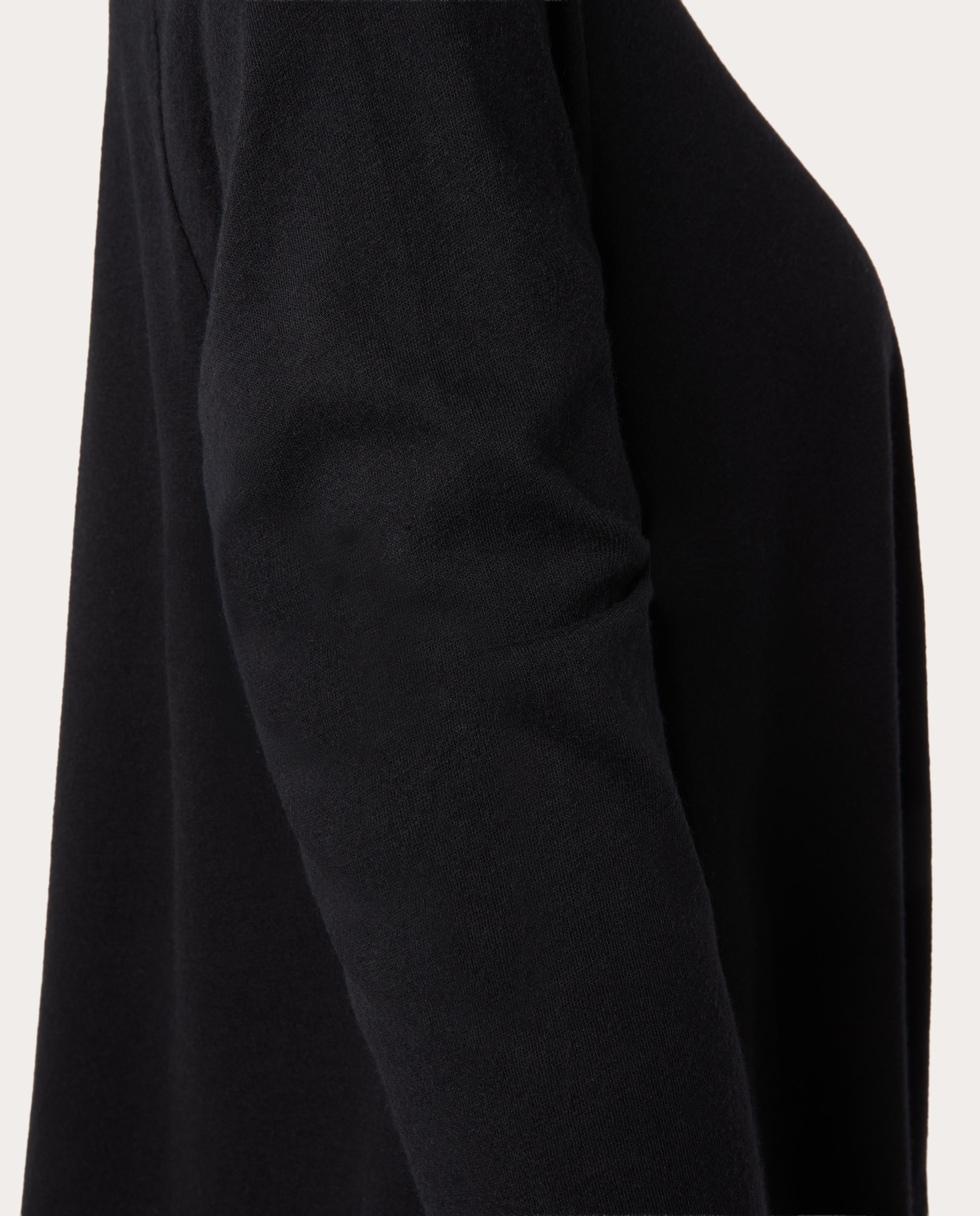 T-shirt Fluida de Corte Evasê Preto-4