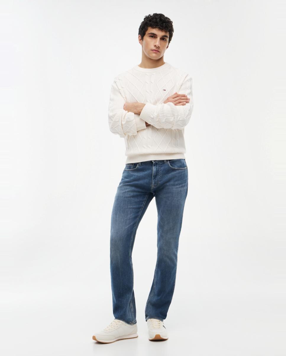 Imagem 0 de Jeans Slim Fit com Desenho de Cinco Bolsos e Fecho de Correr e Botão