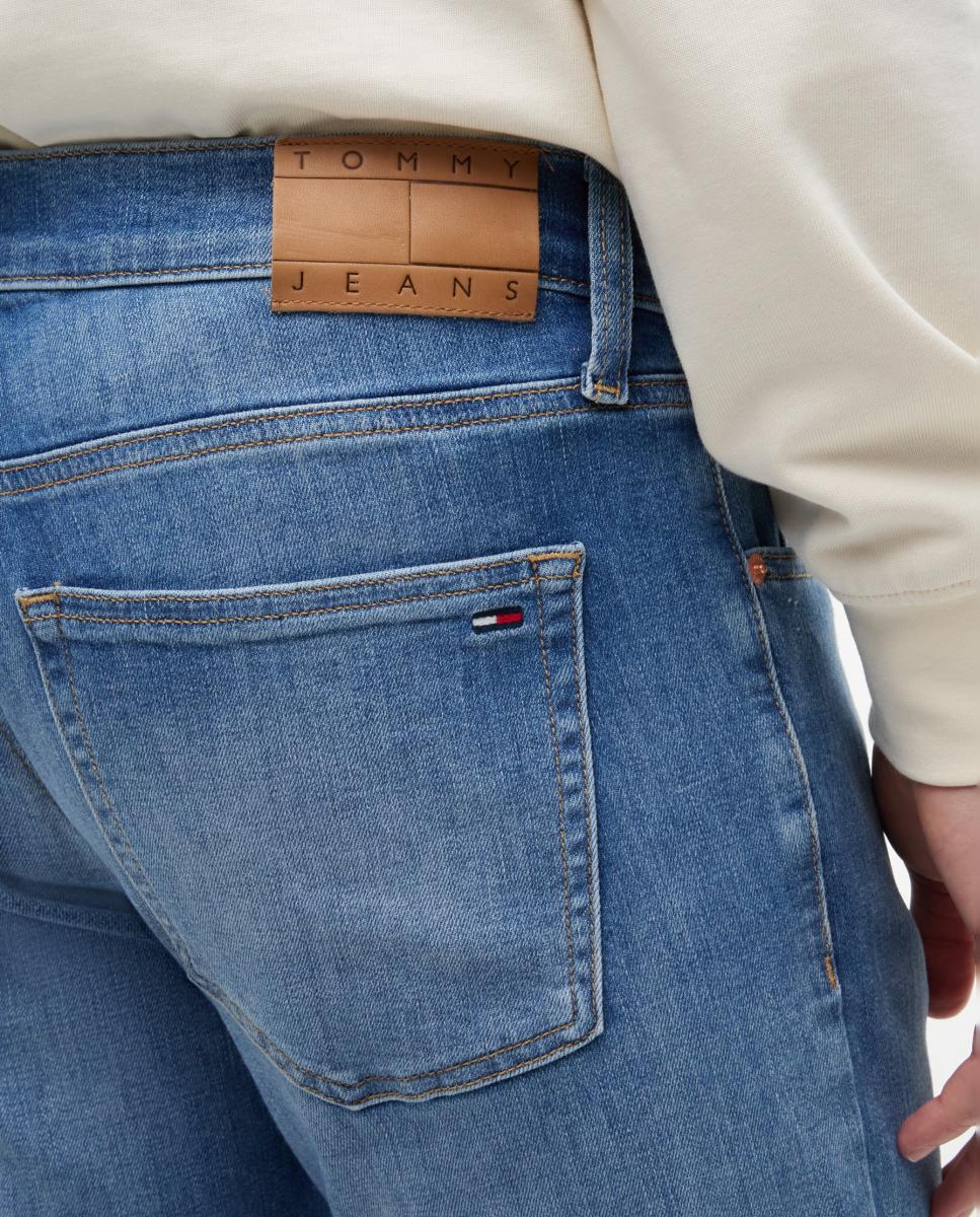 Jeans Slim Tapered com Desenho de Cinco Bolsos e Fecho de Correr e Botão Azul-4