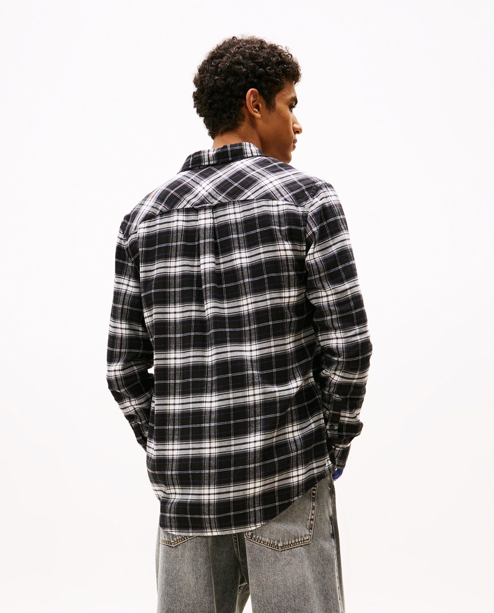 Camisa Regular Fit com Manga Comprida Preto-2