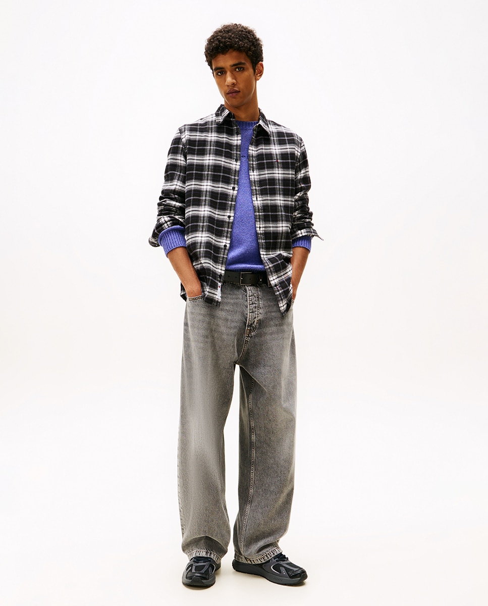 Camisa Regular Fit com Manga Comprida Preto-5
