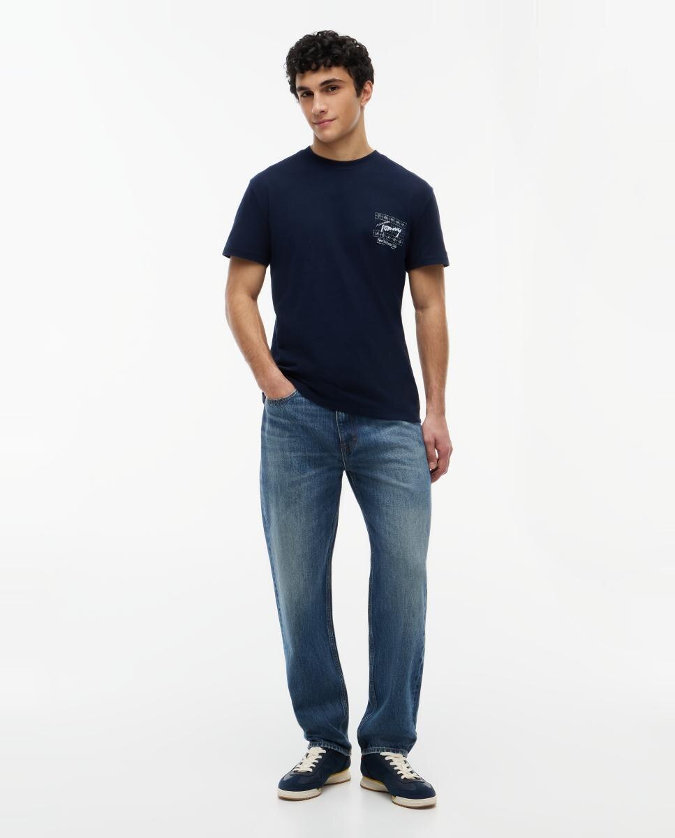 Camiseta de hombre de manga corta con corte regular y gráfico con logo en el pecho - Tommy Jeans - Azul marino Azul marino-5