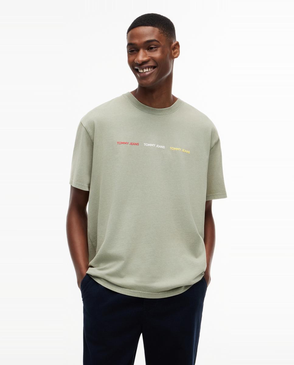 Tommy Jeans - Camiseta de hombre de manga corta con corte regular y logo repetido estampado en el pecho.
