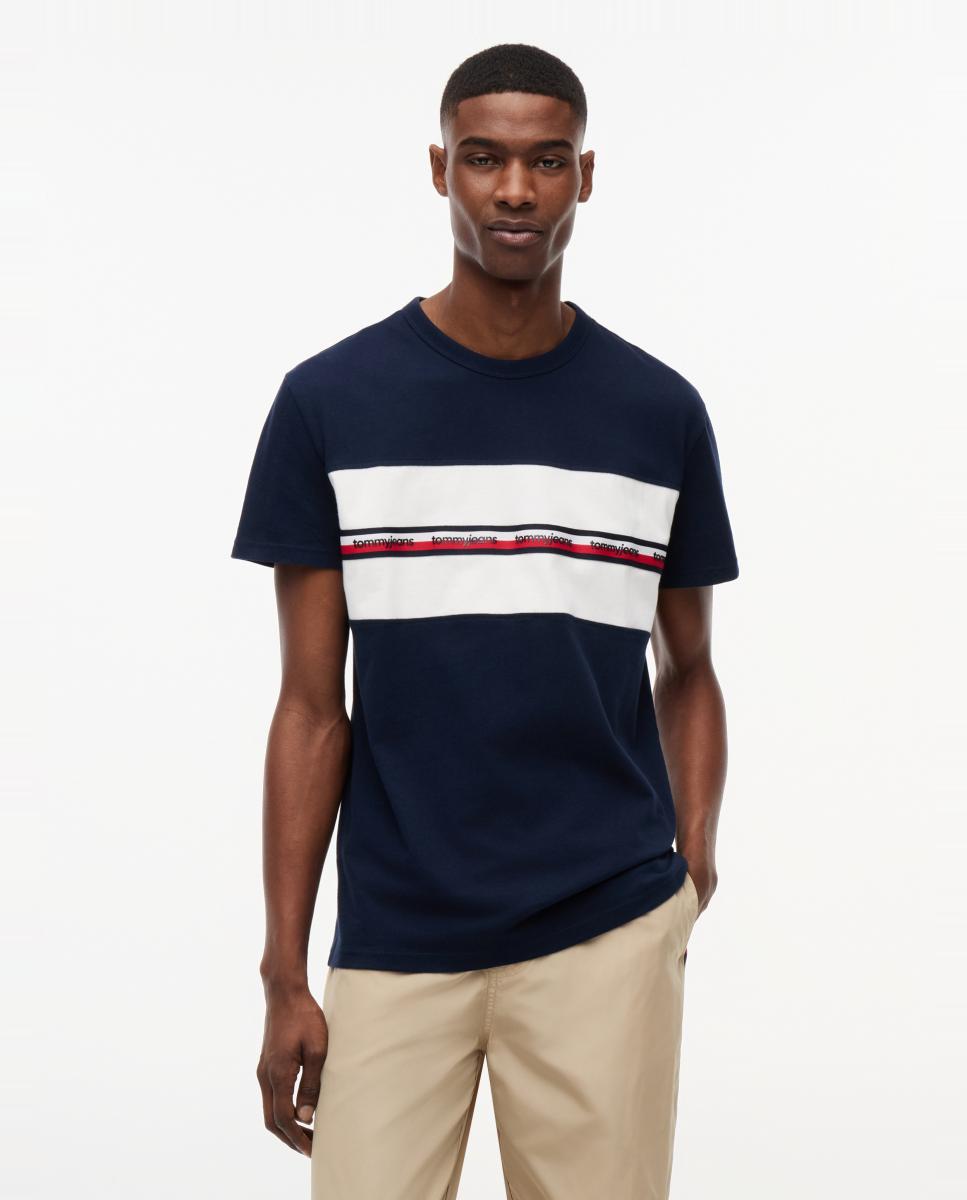 Tommy Jeans - Camiseta de hombre de manga corta con detalle de cinta con logo y corte regular.