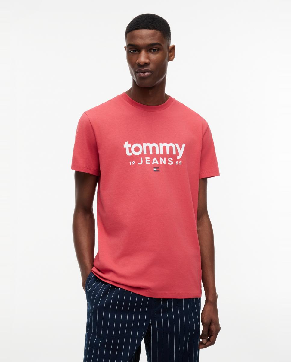 Tommy Jeans - Camiseta de manga corta en color rojo, con logo Tommy Jeans en el pecho y corte slim.