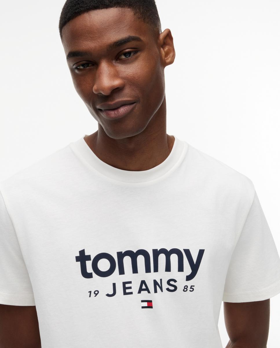 Imagen 3 de Camiseta de manga corta en color blanco, con logo Tommy Jeans en el pecho y corte slim - Blanco Blanco