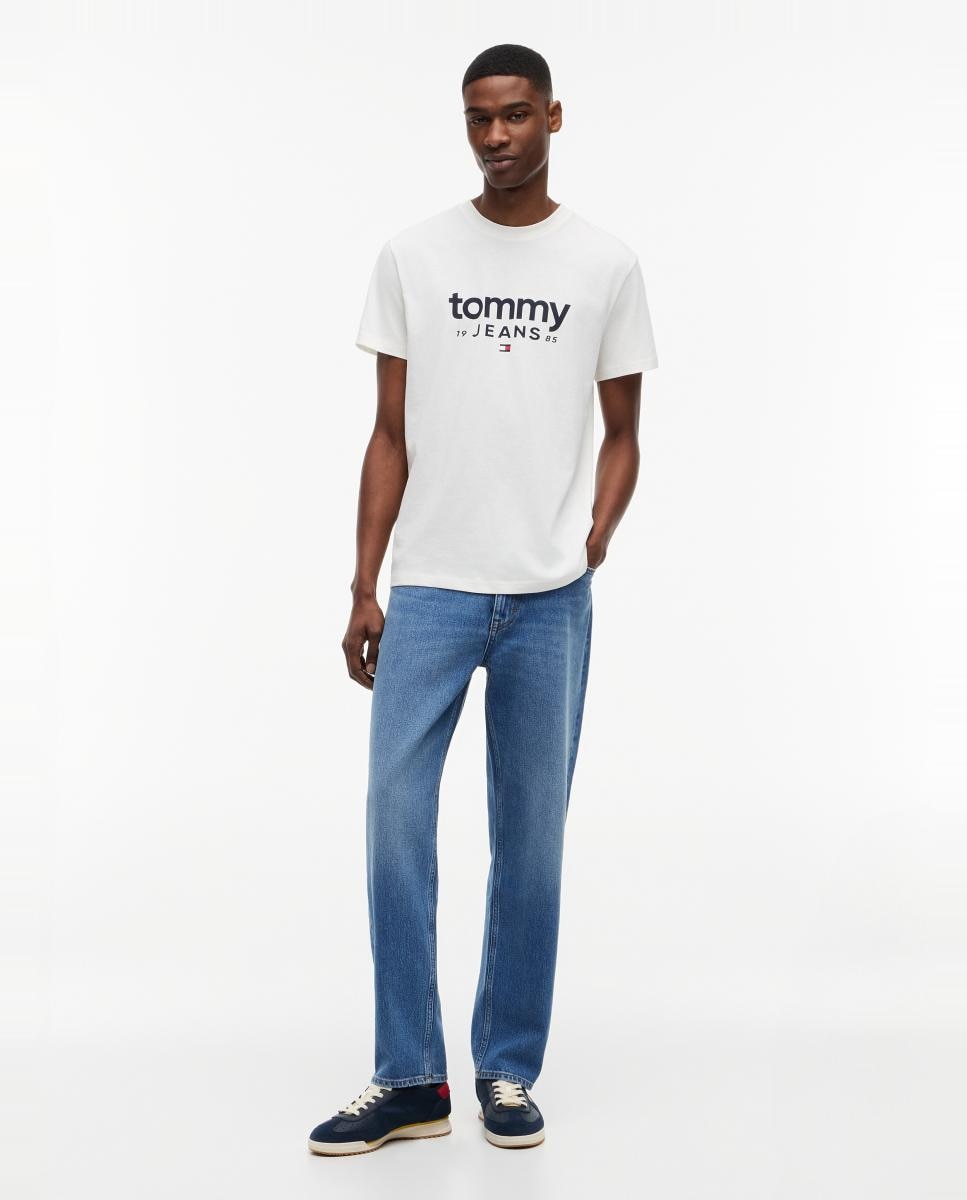 Imagen 5 de Camiseta de manga corta en color blanco, con logo Tommy Jeans en el pecho y corte slim - Blanco Blanco