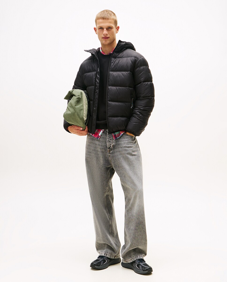 Blusão Acolchoado com Capuz Preto-4