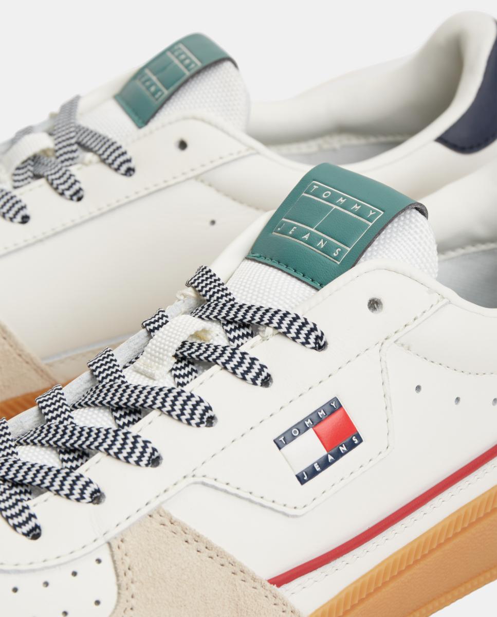 Sapatilhas Low-Top em Pele com Desenho Urbano e Sola de Borracha Branco-6