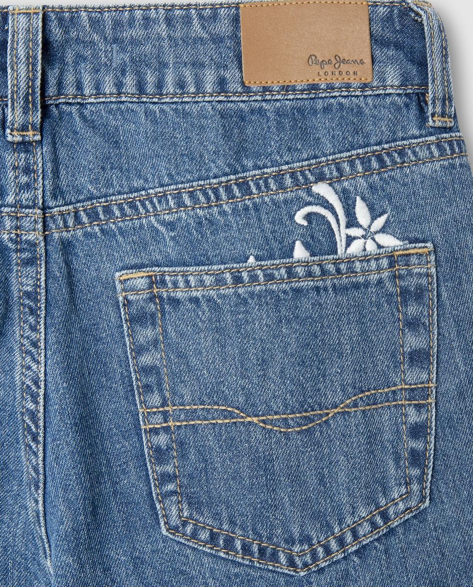 Jeans com Bordados Straight Robyne Floral Azul-4