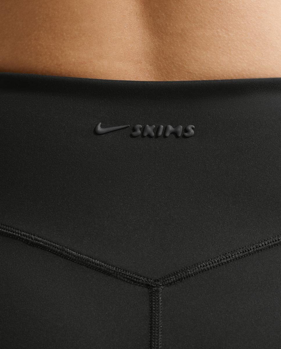 Malla corta de mujer Matte 5'' NikeSKIMS - Negro Negro-6