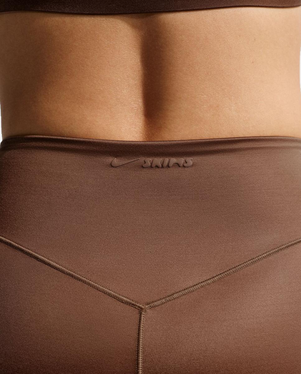 Malla corta de mujer Satin Shine 7'' NikeSKIMS - Marrón Marrón-6