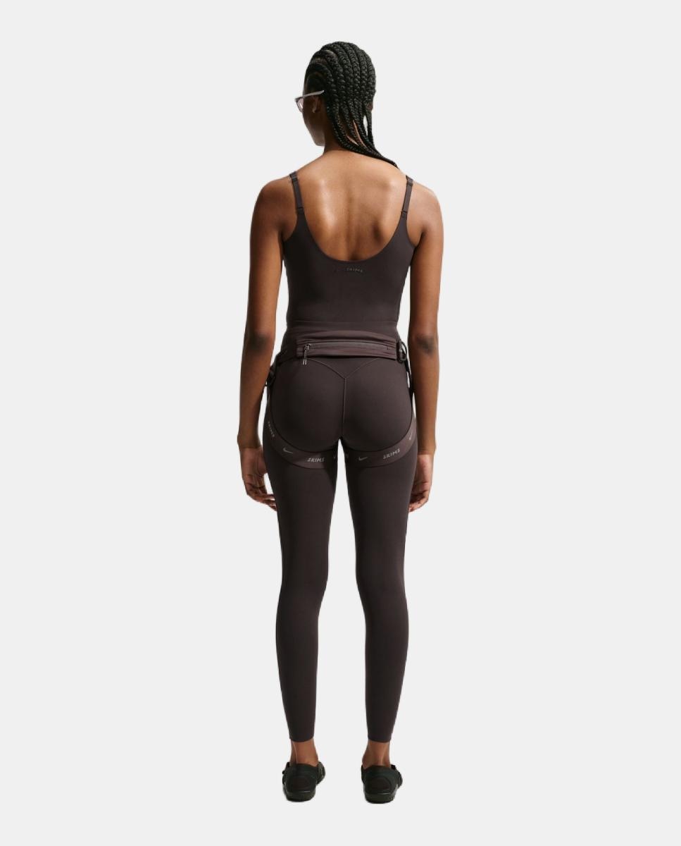 Malla de mujer Studio Stretch 26'' NikeSKIMS - Marrón Marrón-2