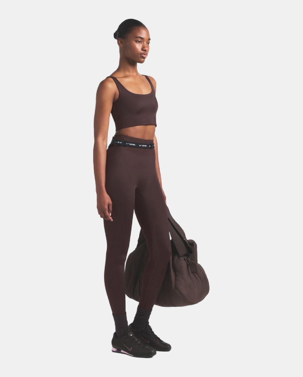 Malla de mujer Satin Shine 26'' NikeSKIMS - Marrón oscuro Marrón oscuro-4