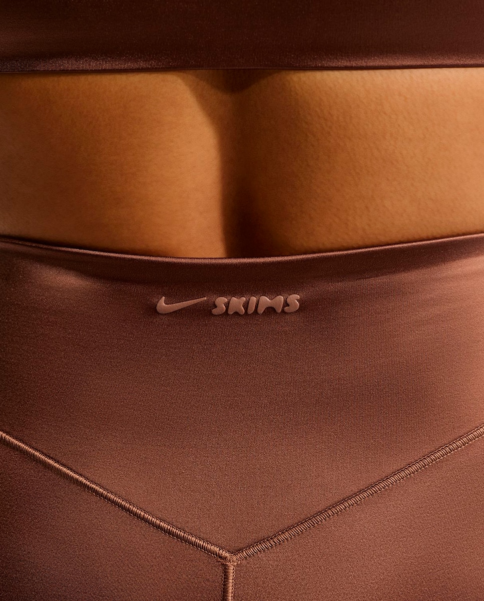 Malla de mujer Satin Shine 29'' NikeSKIMS - Marrón Marrón-6