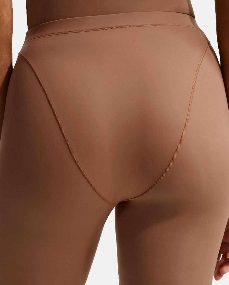 Malla de mujer Weightless 26'' NikeSKIMS - Marrón Marrón-4