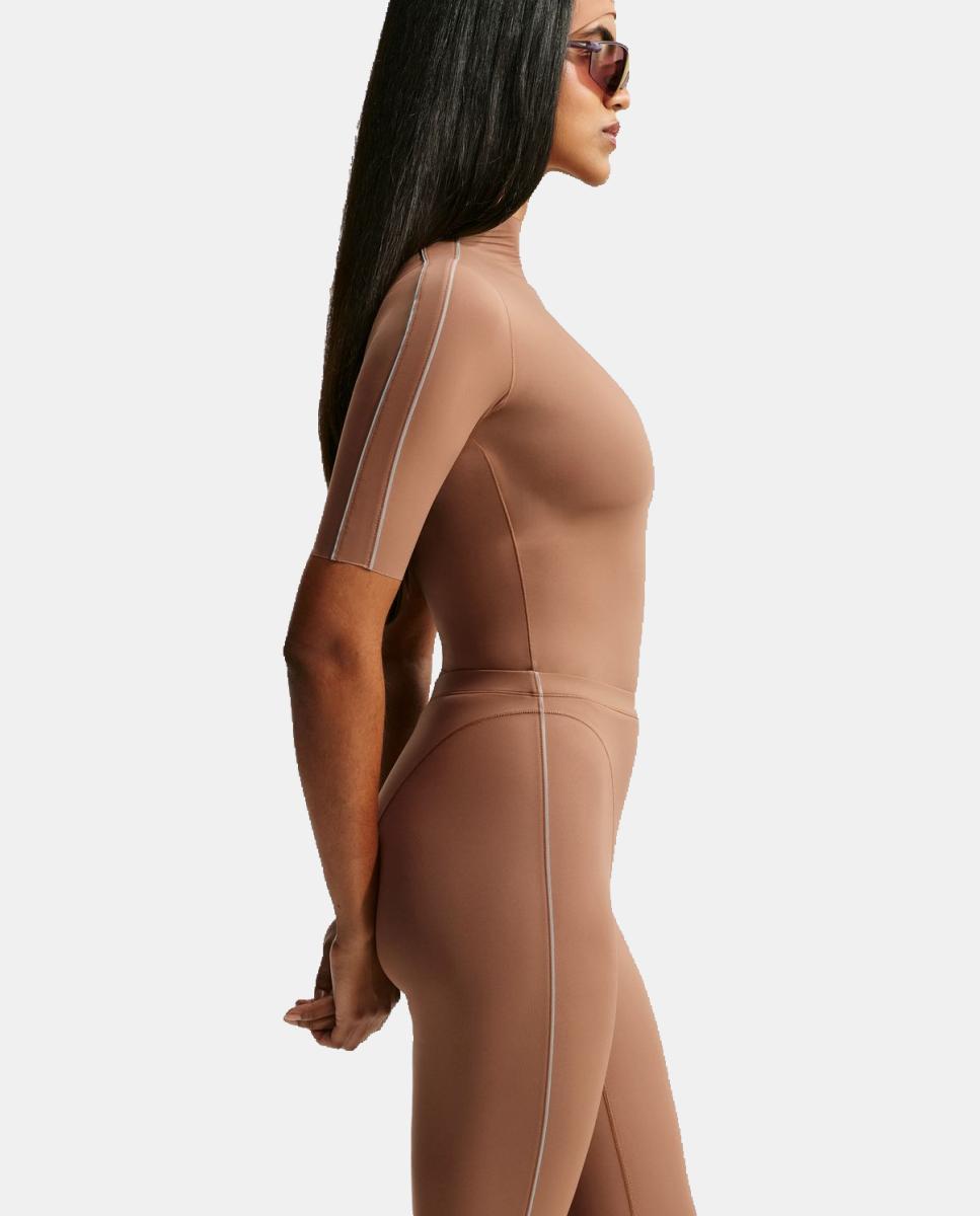 Malla de mujer Weightless 26'' NikeSKIMS - Marrón Marrón-5