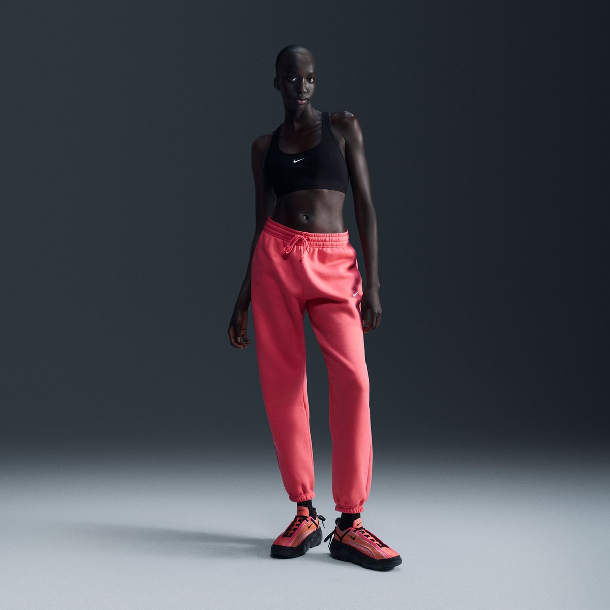 Top de Mulher Swoosh Light Support Preto-4