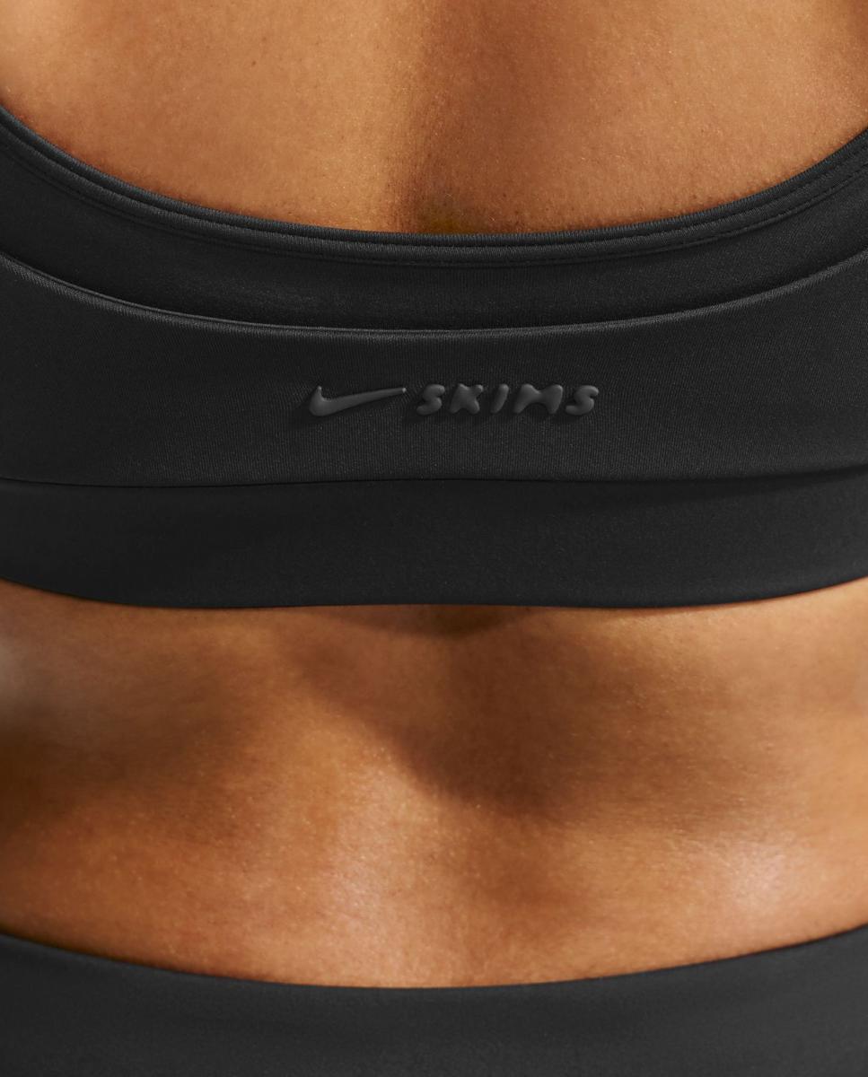 Top de mujer Matte Scoop Bra NikeSKIMS - Negro Negro-6