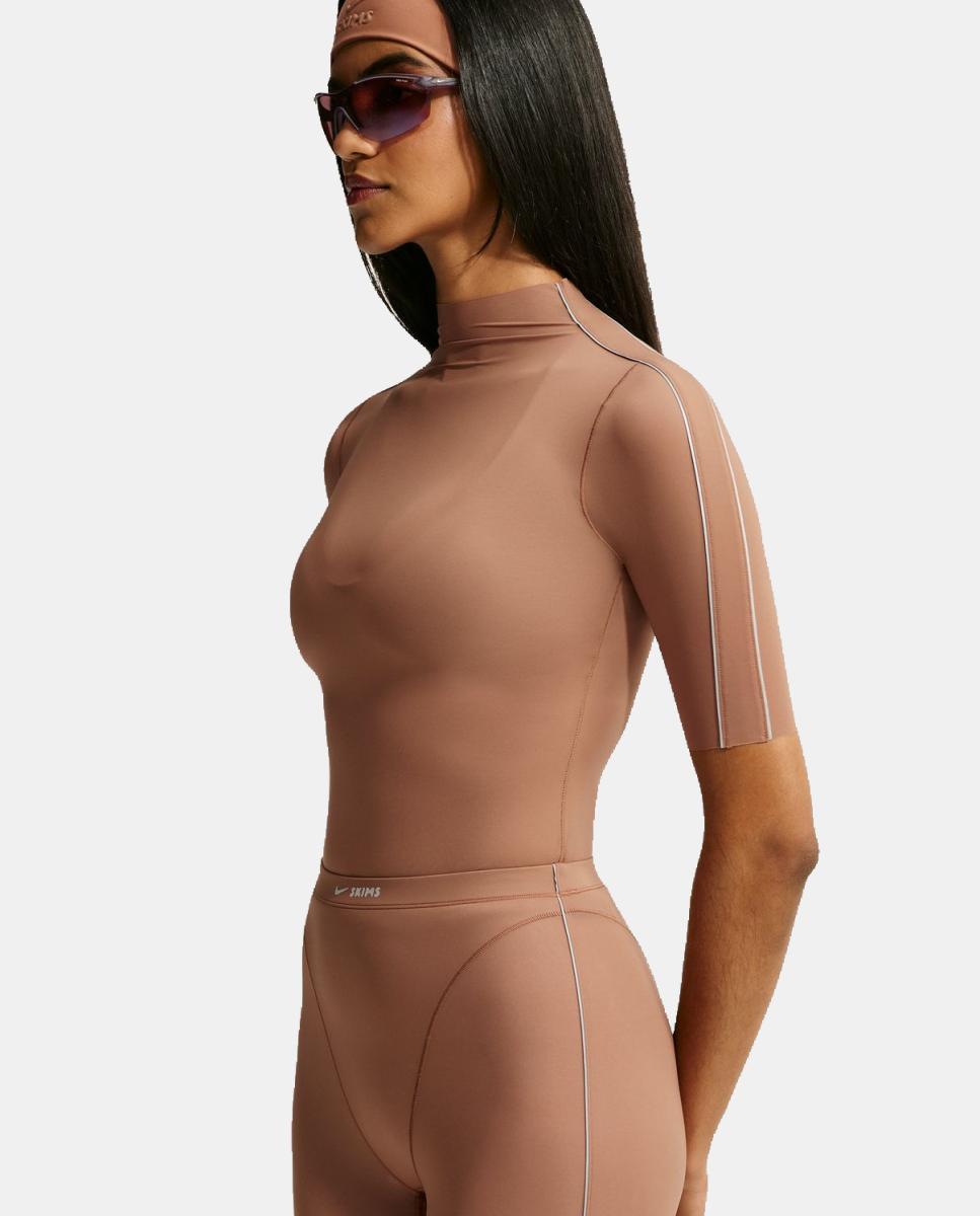 Camiseta de mujer Weightless NikeSKIMS - Marrón Marrón-5