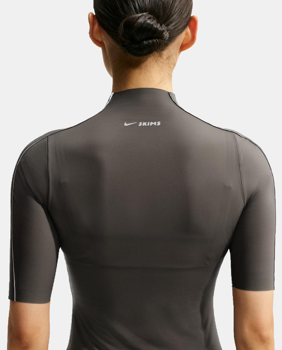 Camiseta de mujer Weightless NikeSKIMS - Negro Negro-4